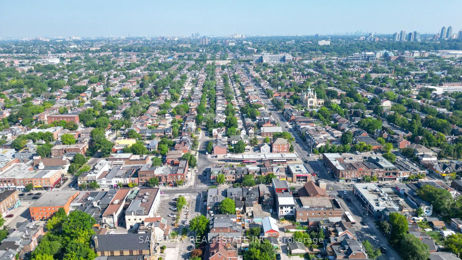 910 Bloor Street W