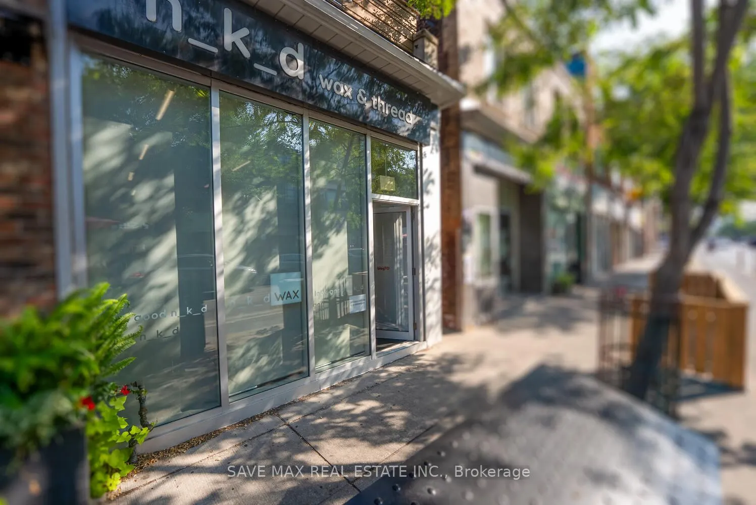 910 Bloor Street W