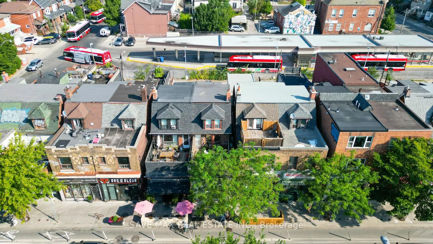 910 Bloor Street W