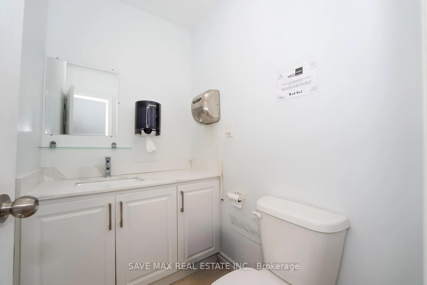 910 Bloor Street W