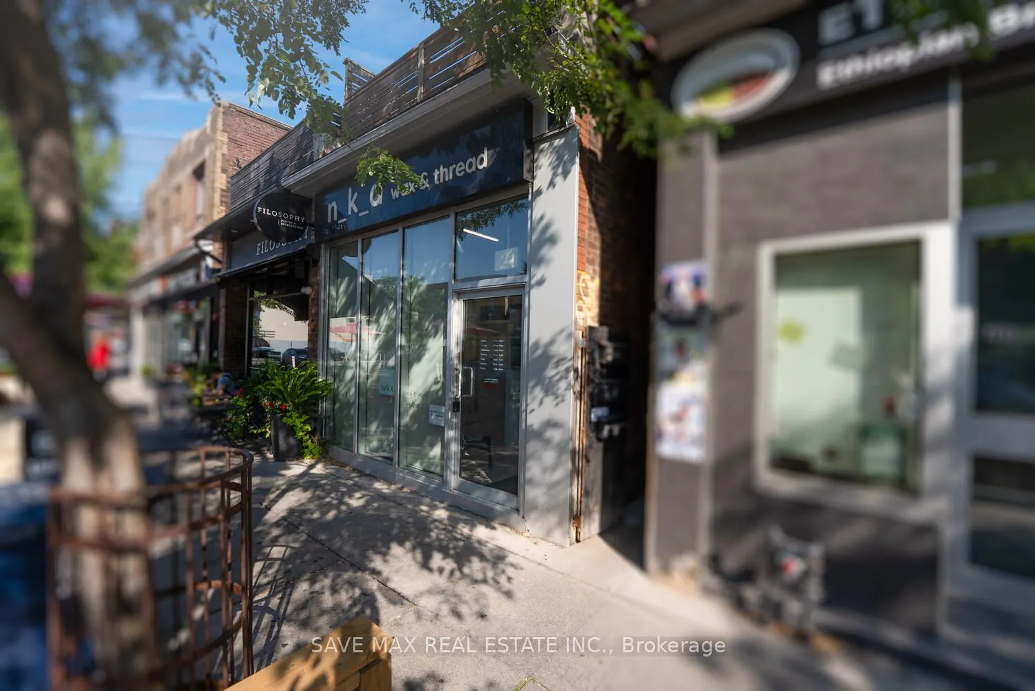 910 Bloor Street W