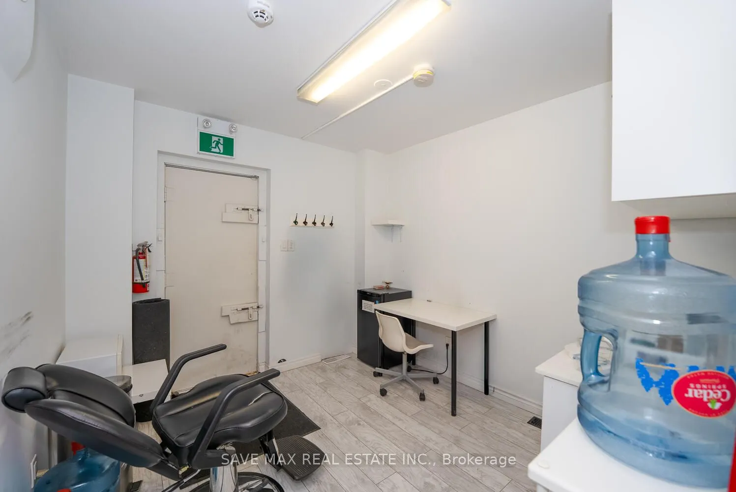 910 Bloor Street W