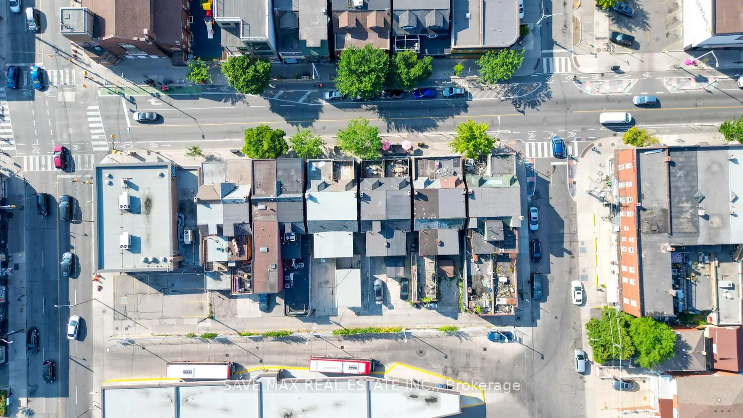 910 Bloor Street W
