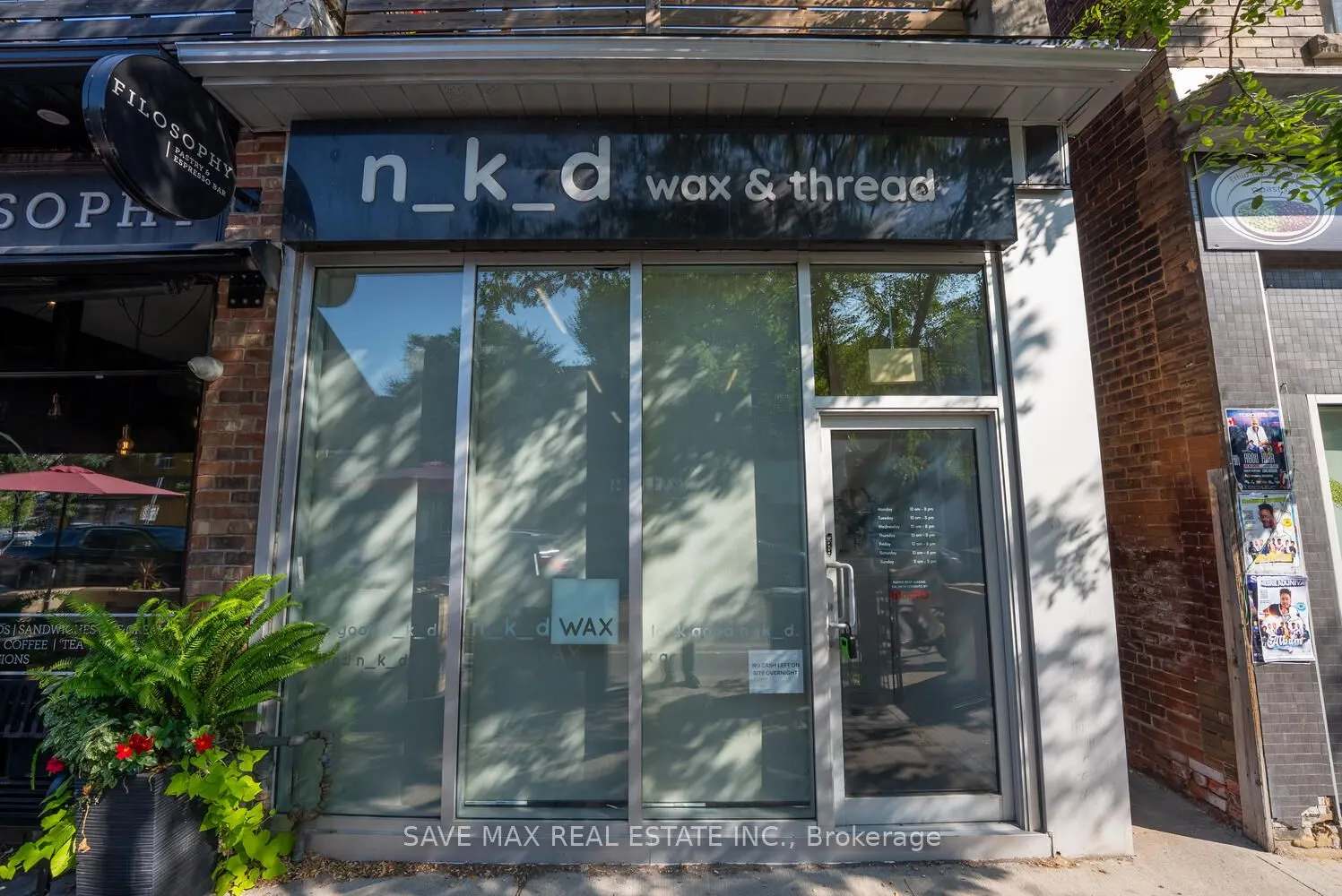 910 Bloor Street W