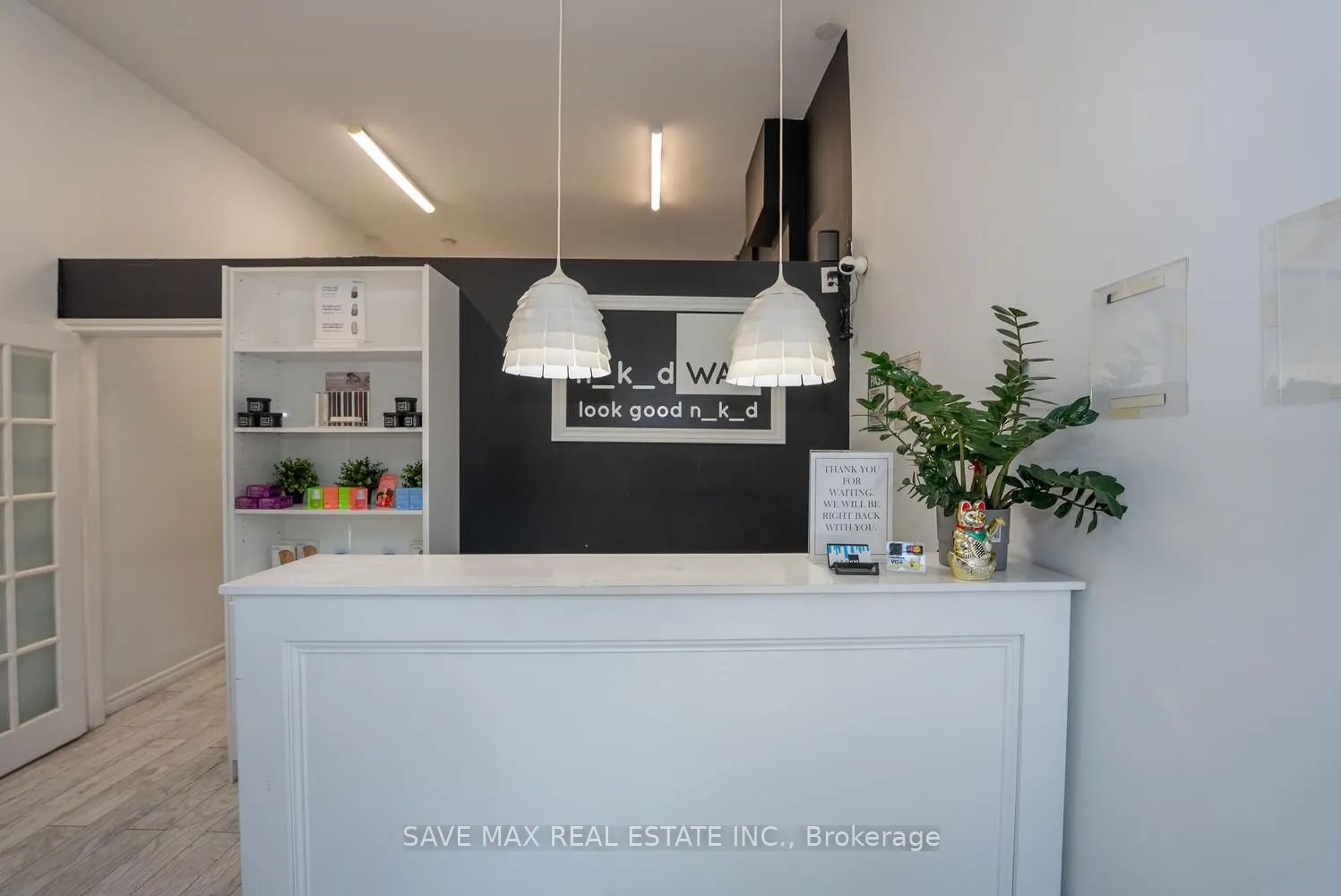 910 Bloor Street W