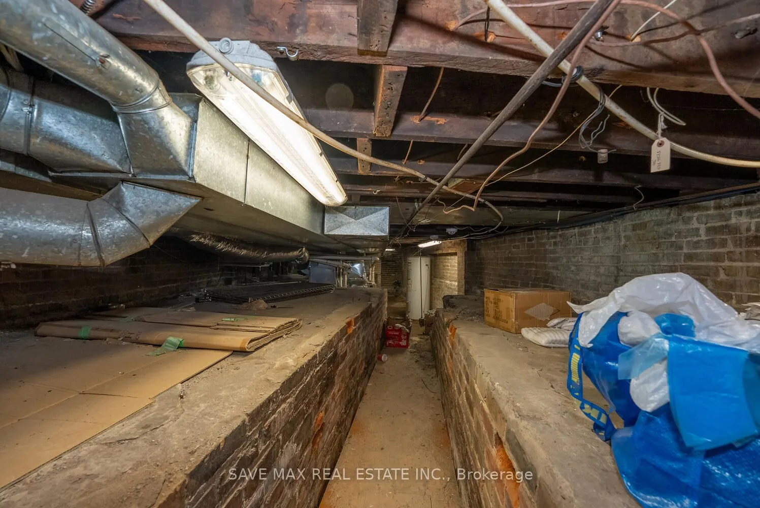 910 Bloor Street W