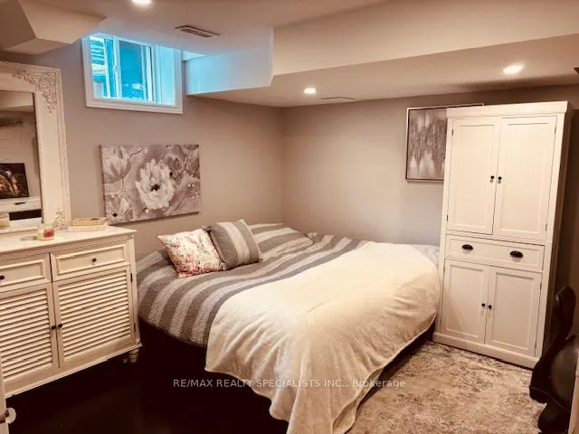 120 RISING HILL Ridge