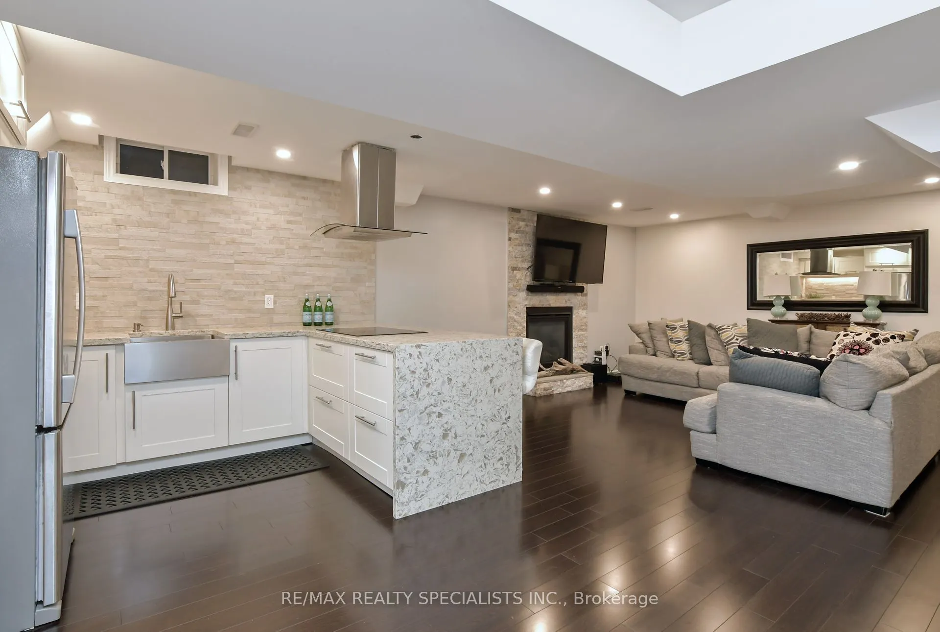 120 RISING HILL Ridge