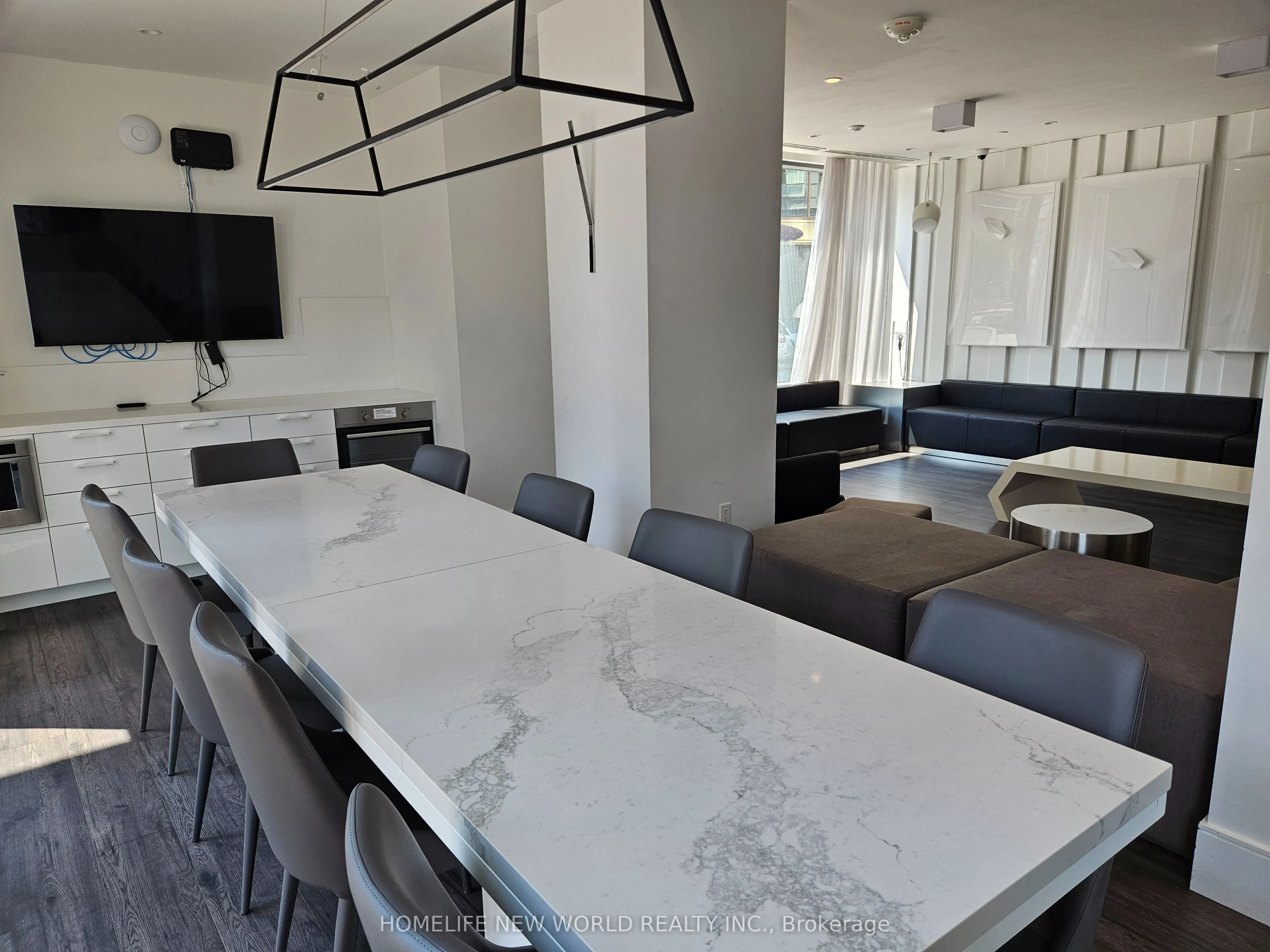 10 De Boers Drive, #1312