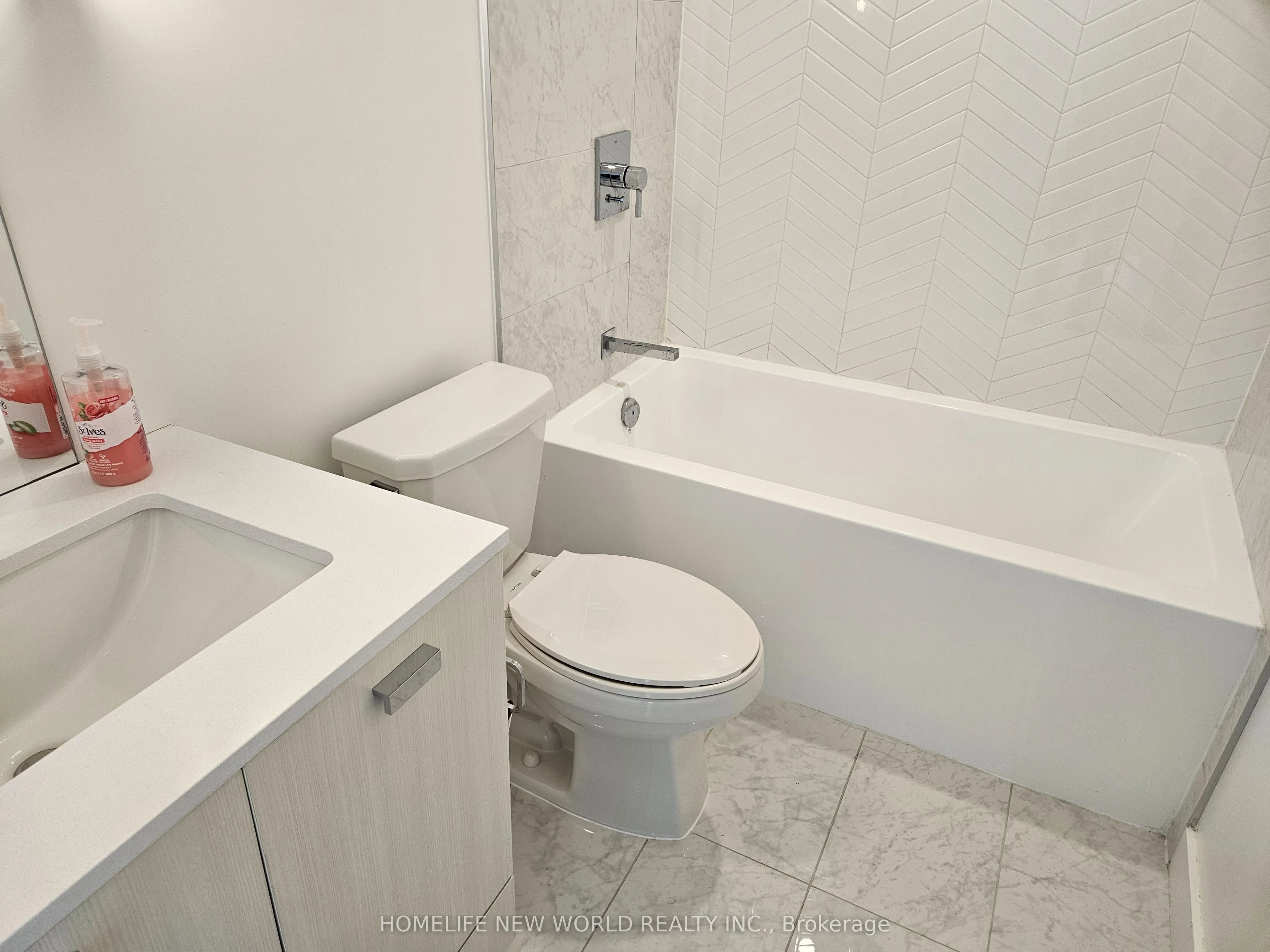 10 De Boers Drive, #1312