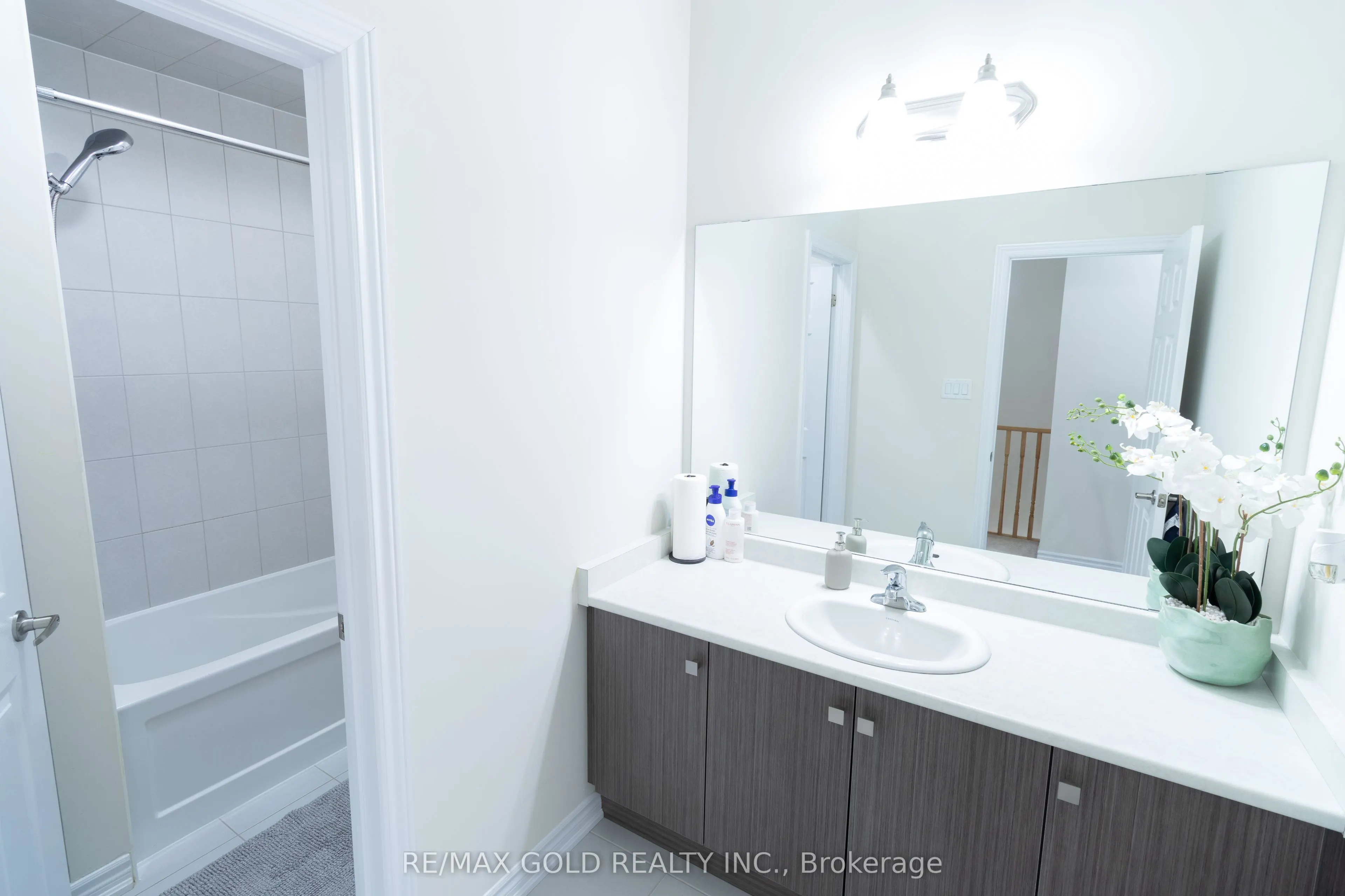 1384 National Common, #1384