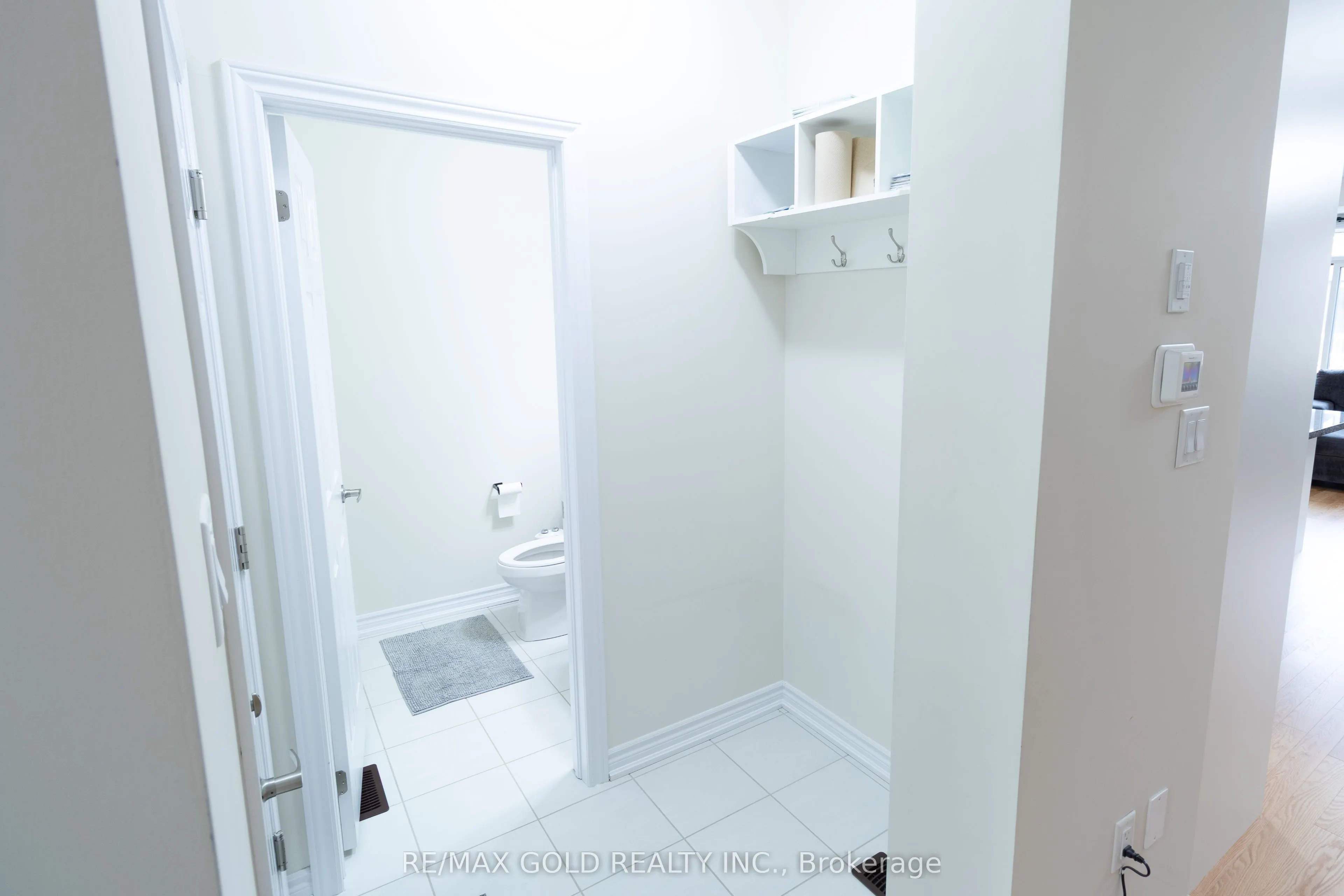 1384 National Common, #1384
