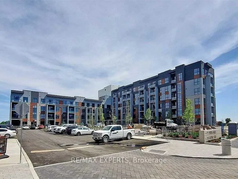 95 Dundas Street W, #211