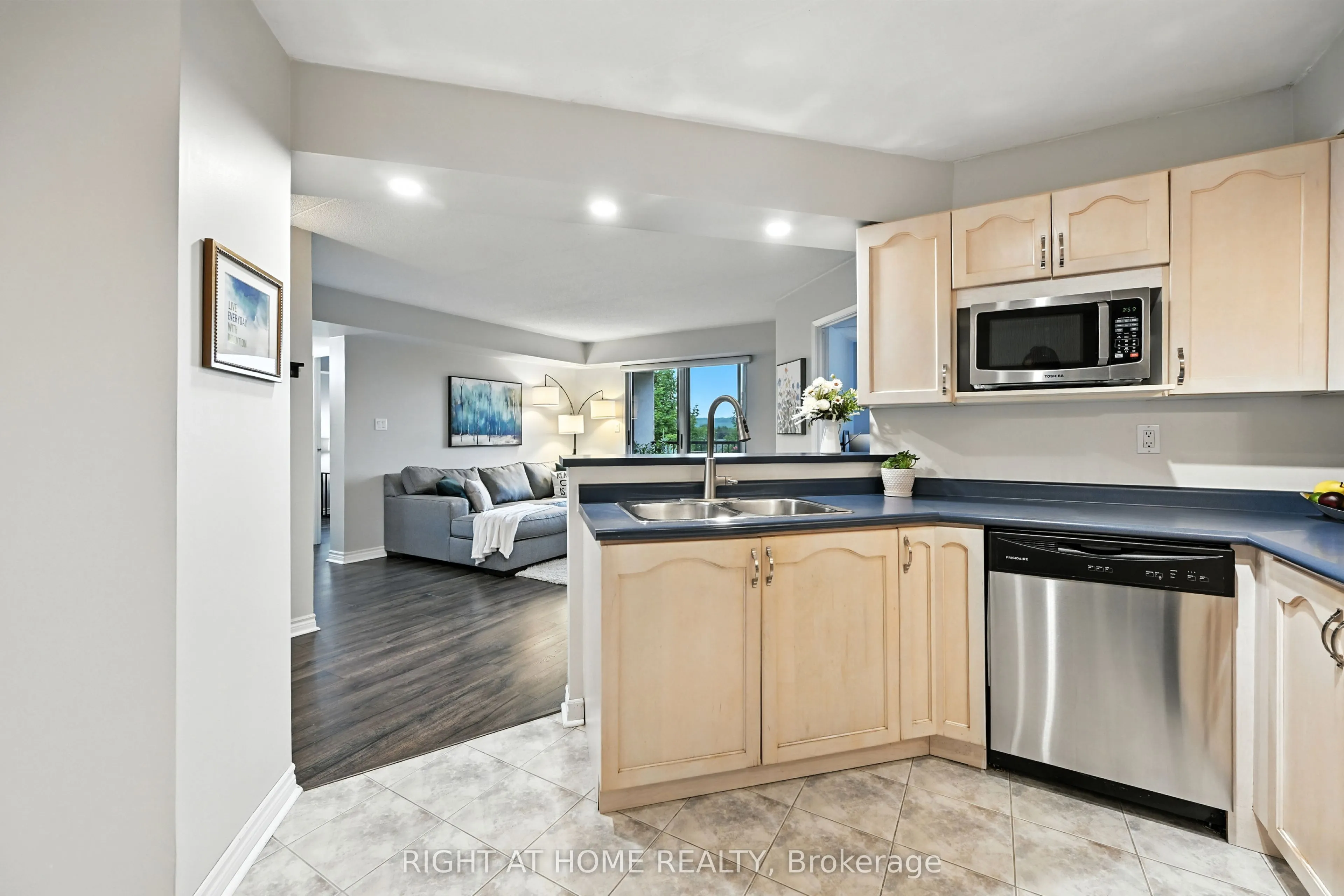 3499 Upper Middle Road, #404