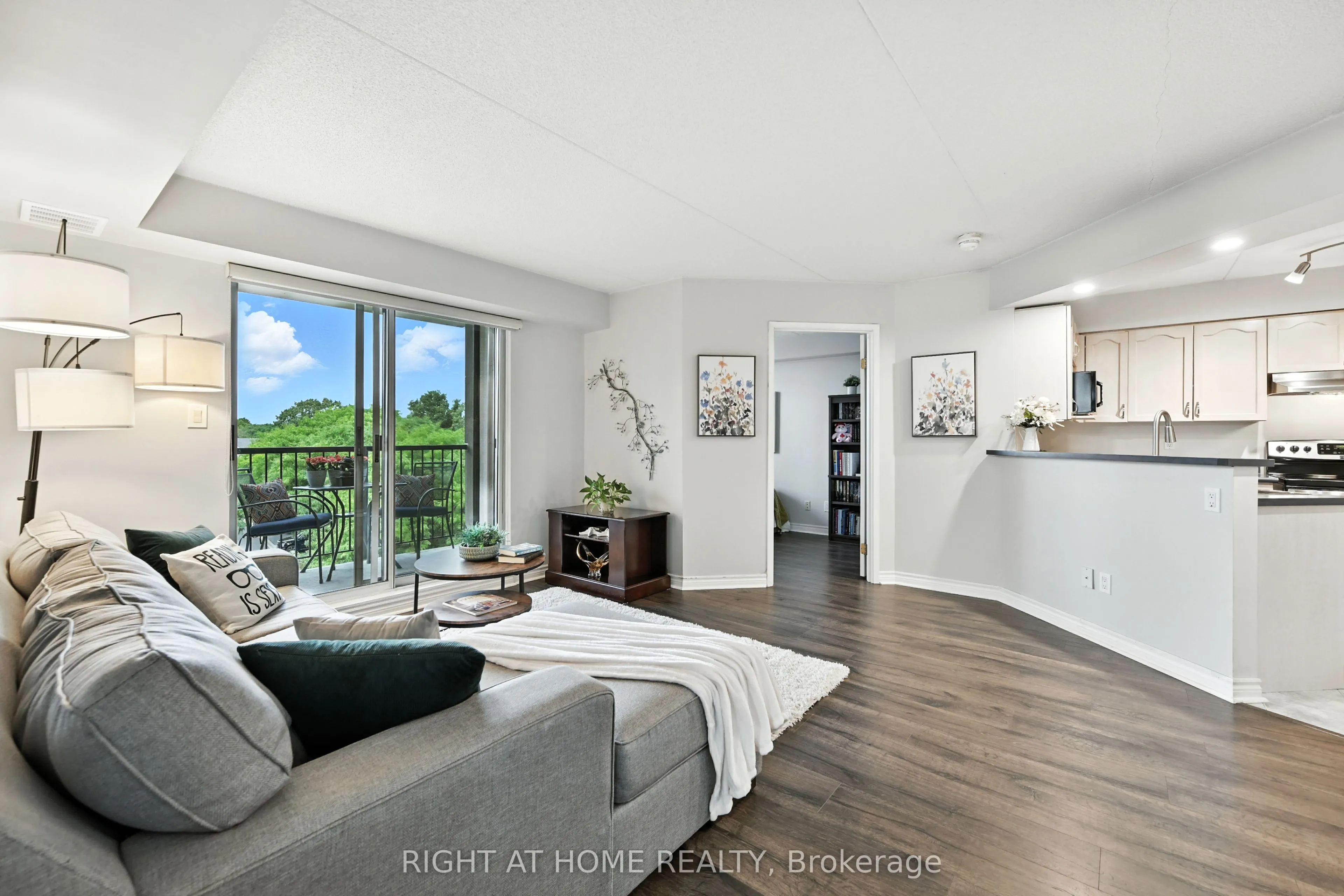 3499 Upper Middle Road, #404