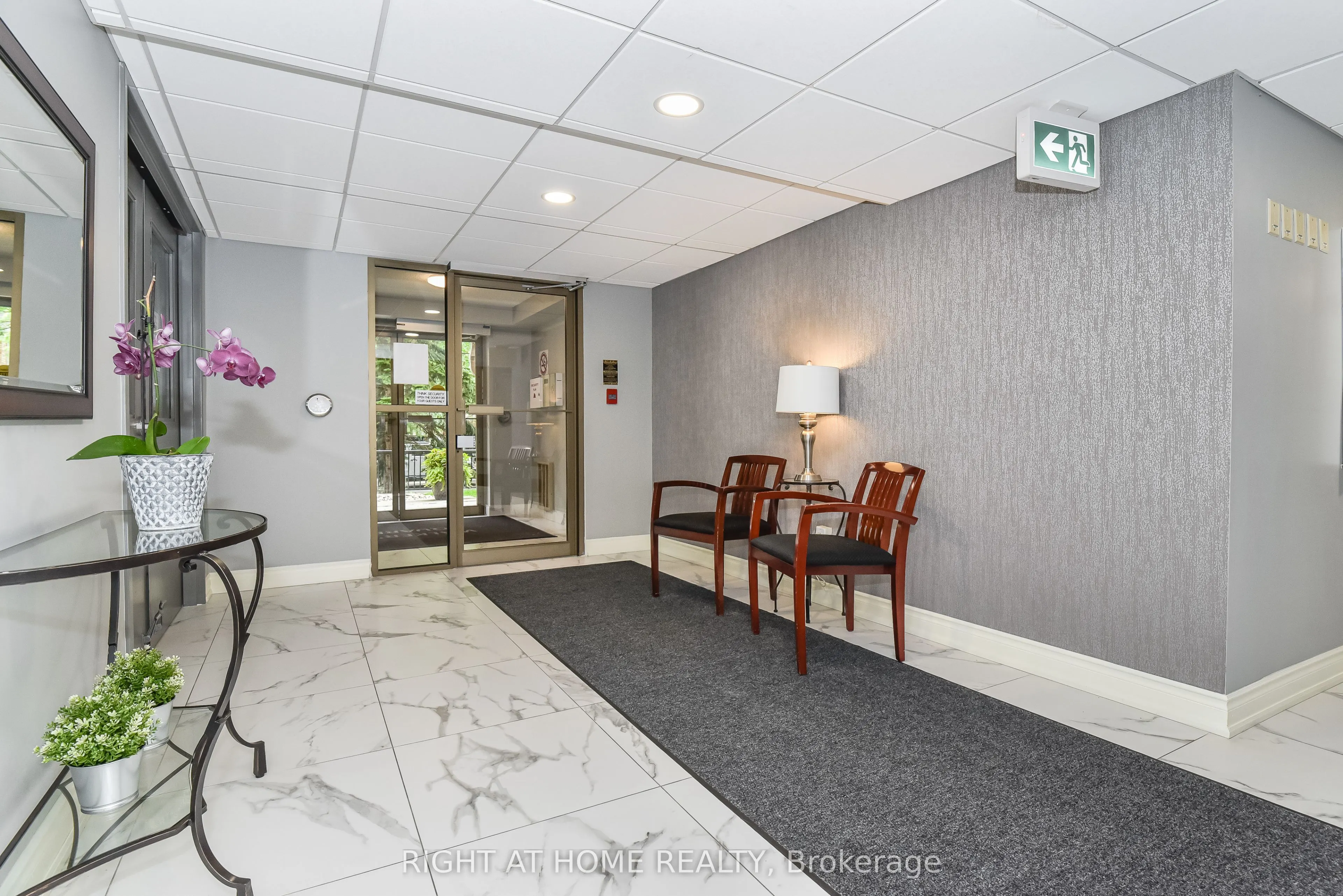3499 Upper Middle Road, #404