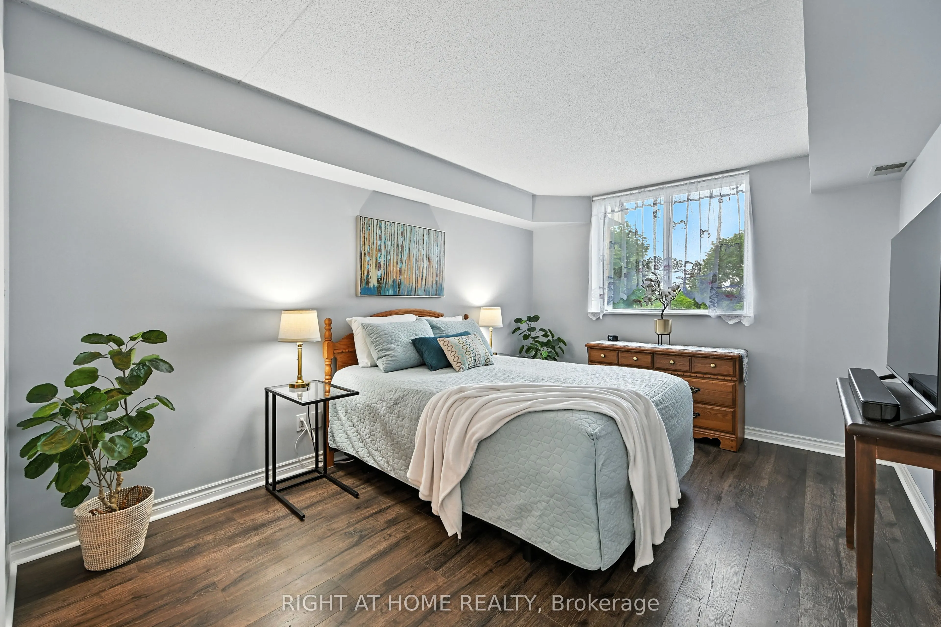 3499 Upper Middle Road, #404