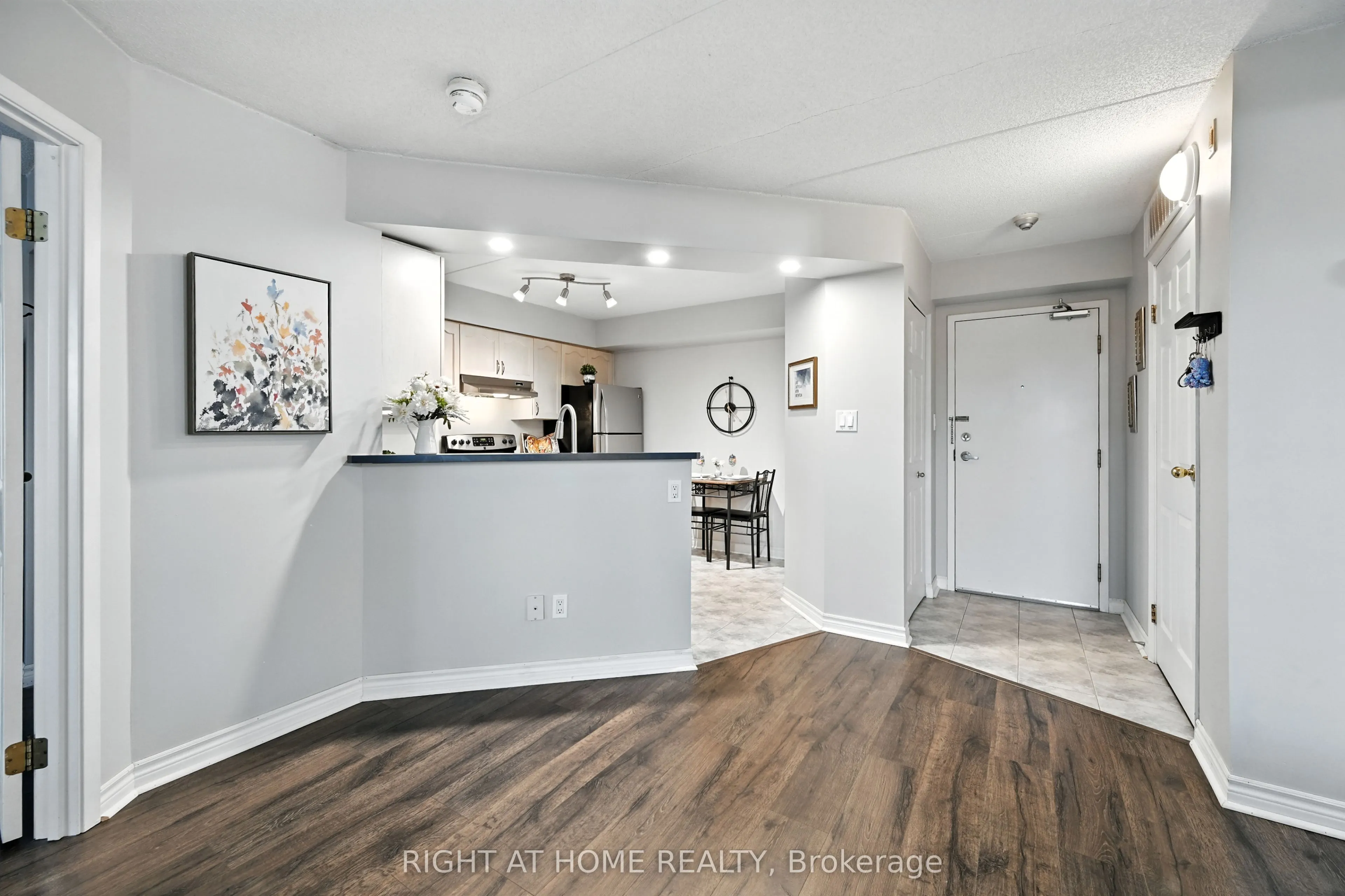 3499 Upper Middle Road, #404