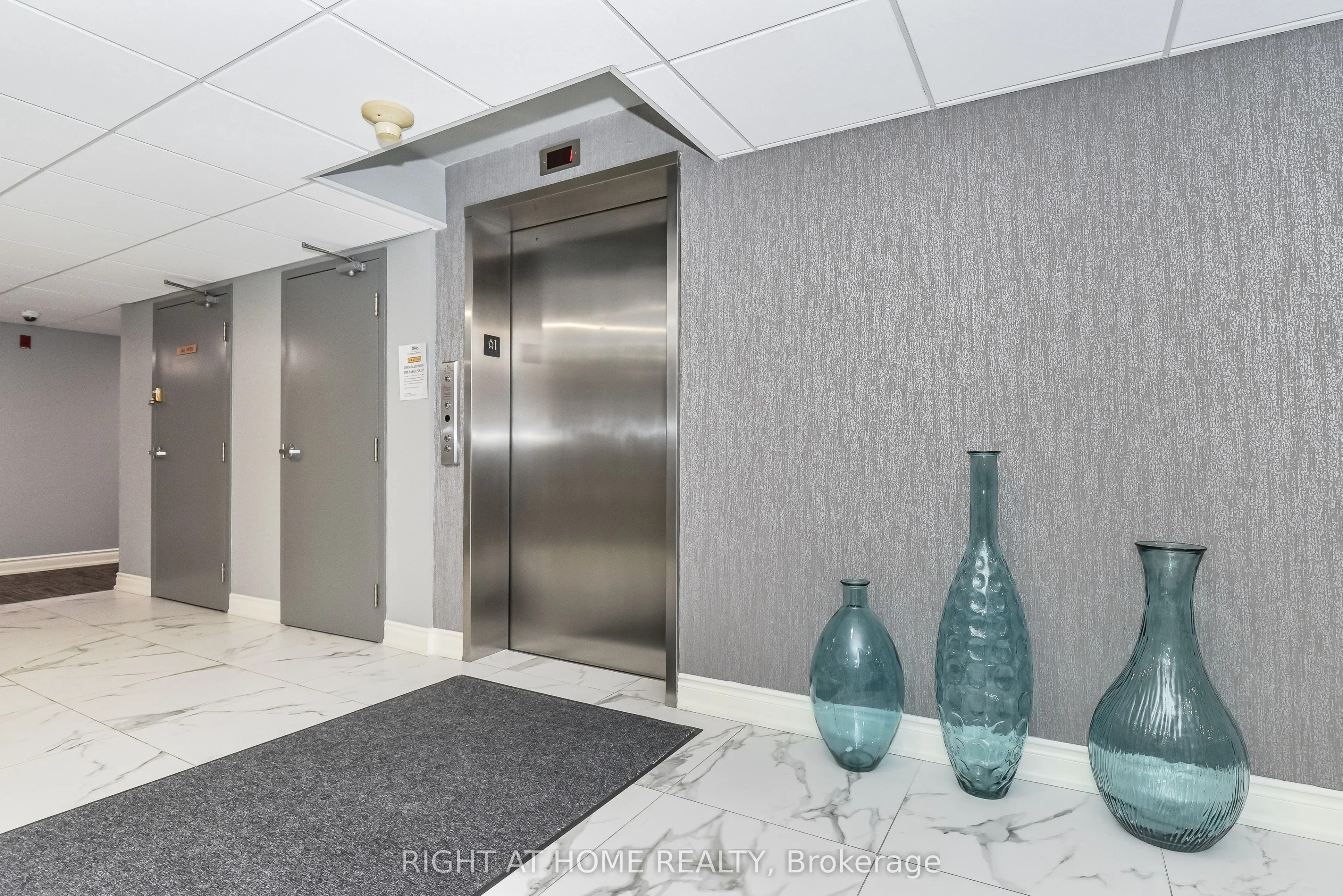 3499 Upper Middle Road, #404