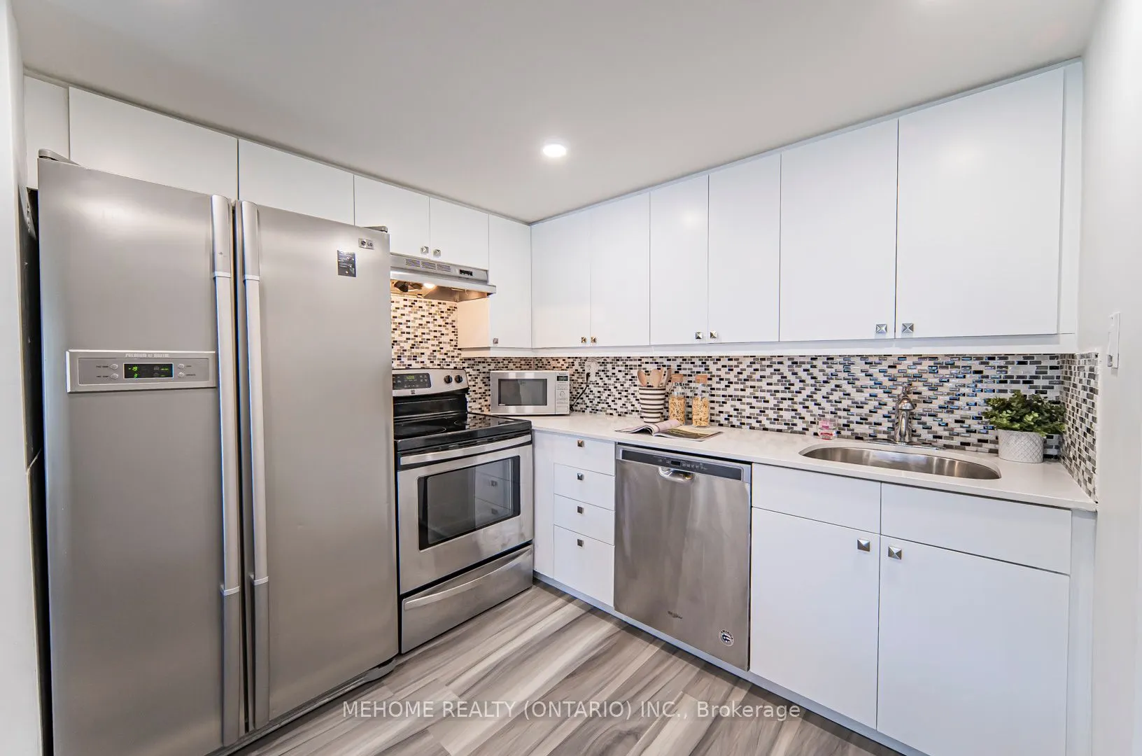 2091 Hurontario Street, #810