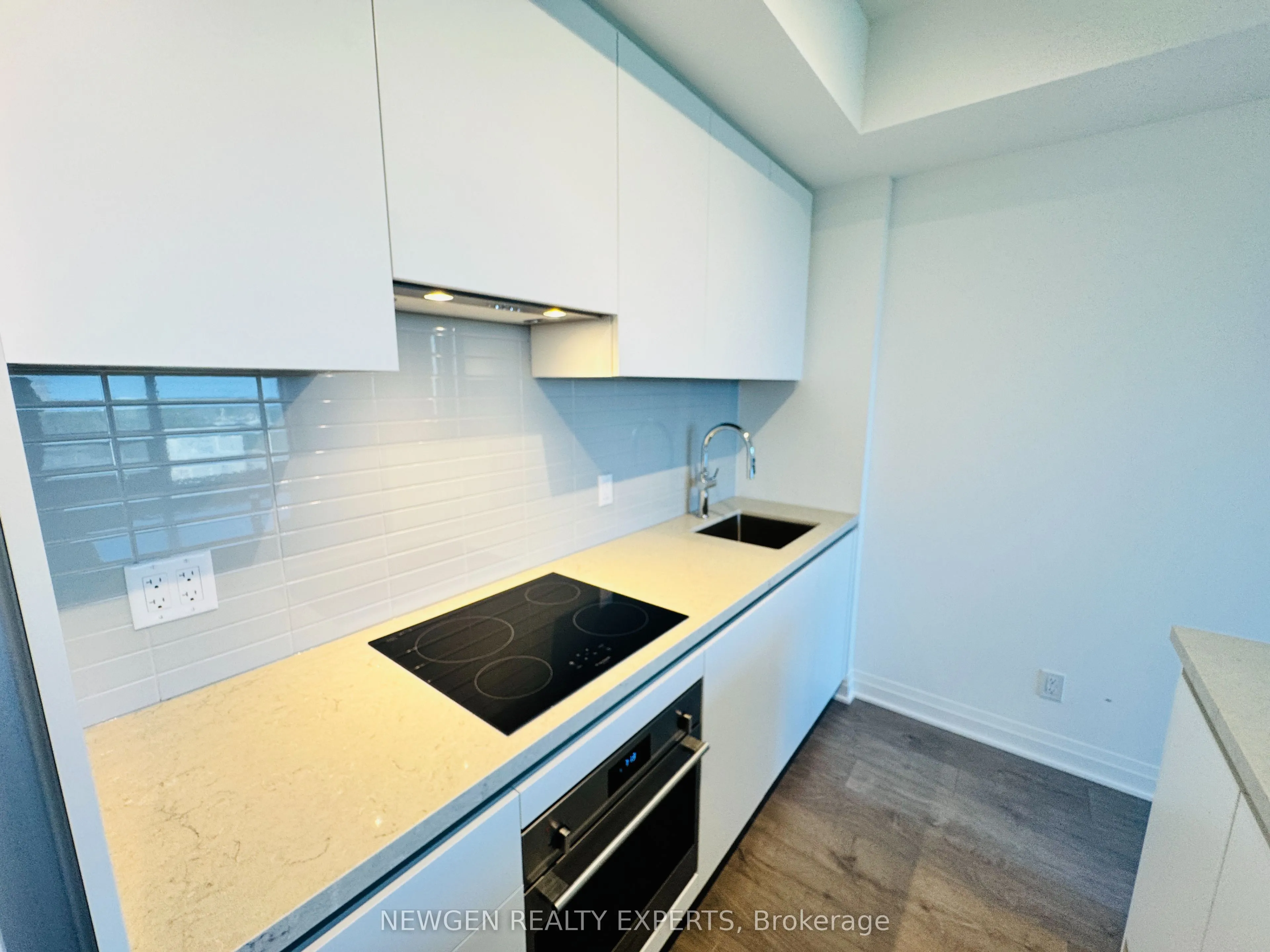 4015 The Exchange, #903