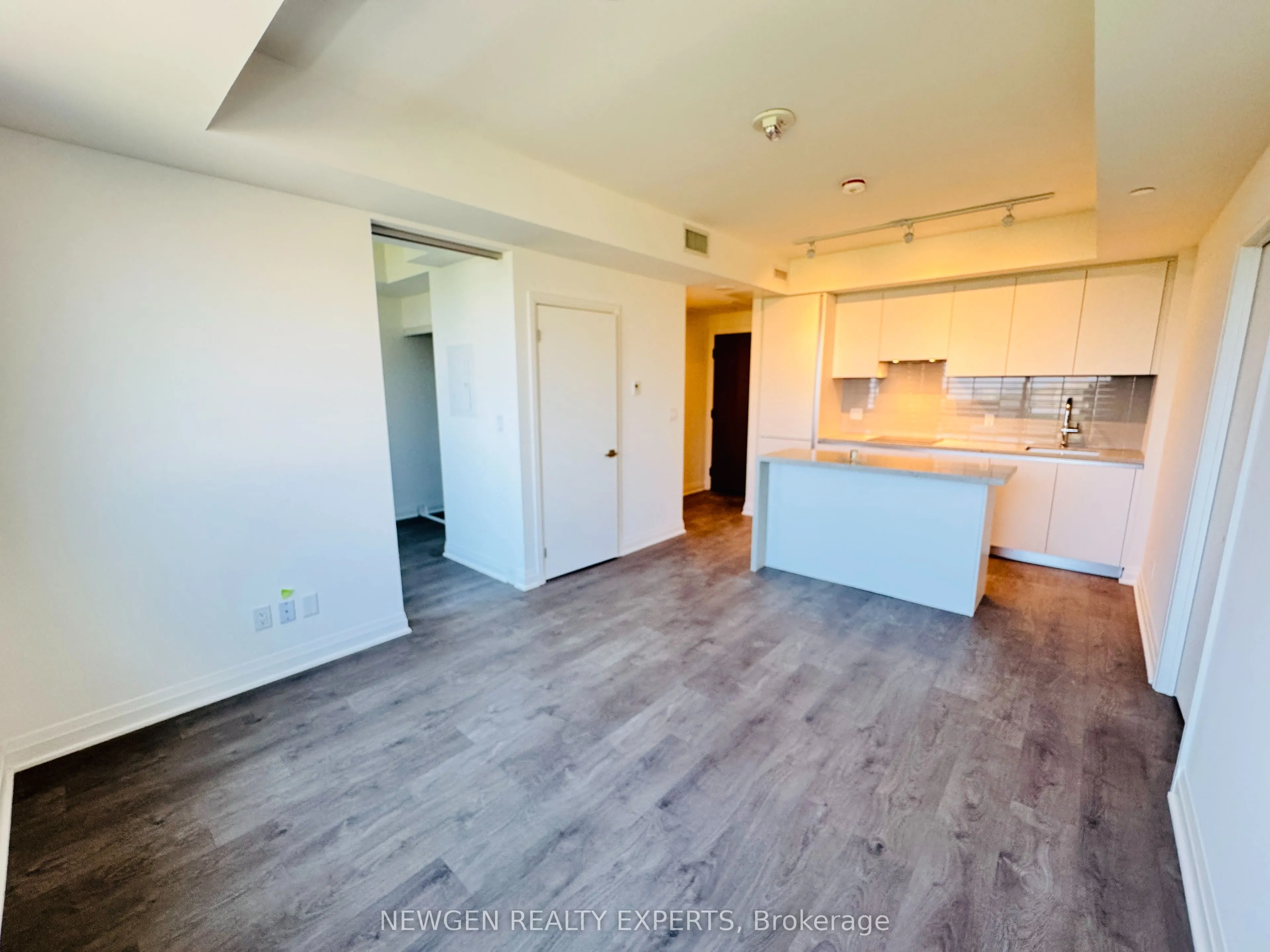 4015 The Exchange, #903