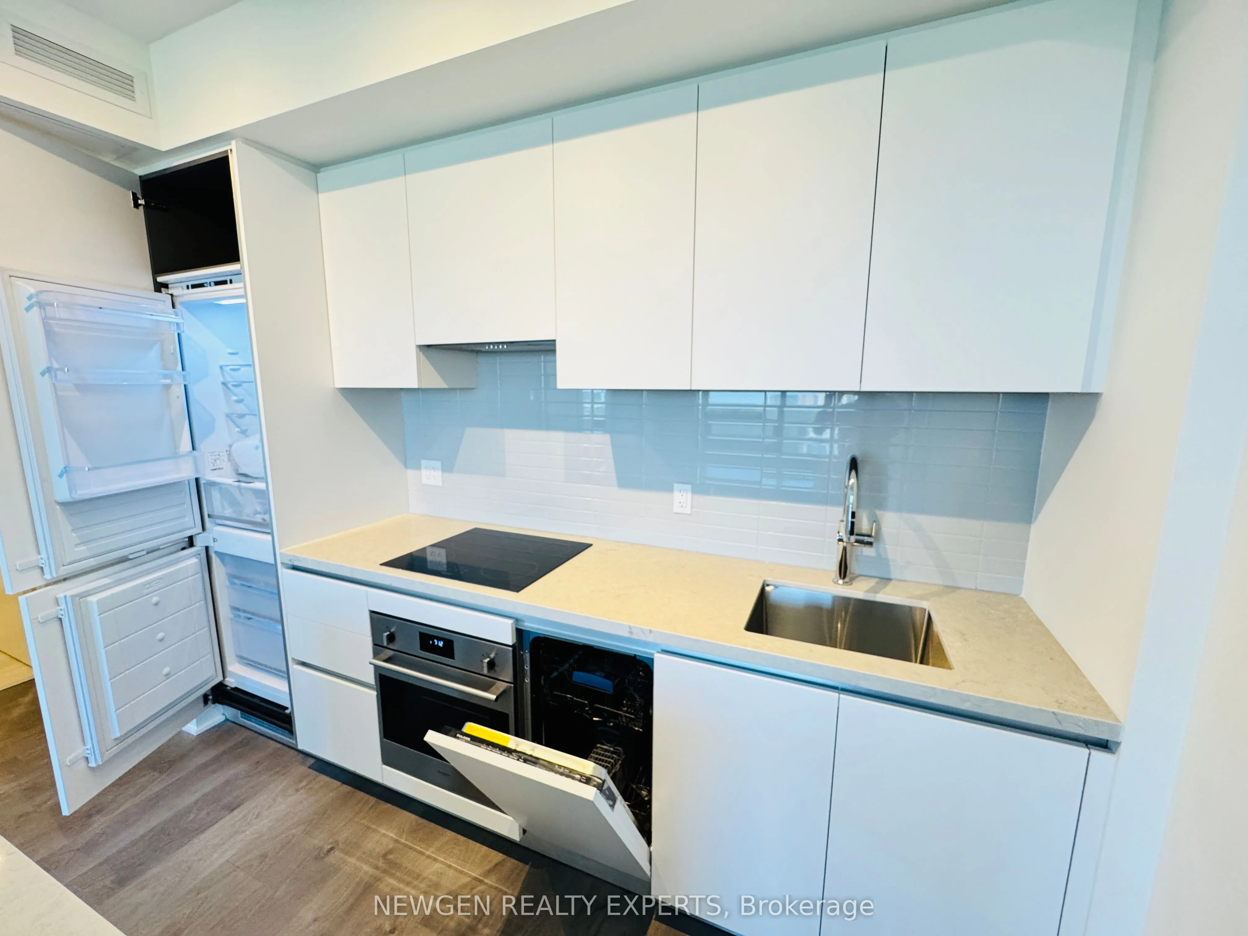 4015 The Exchange, #903