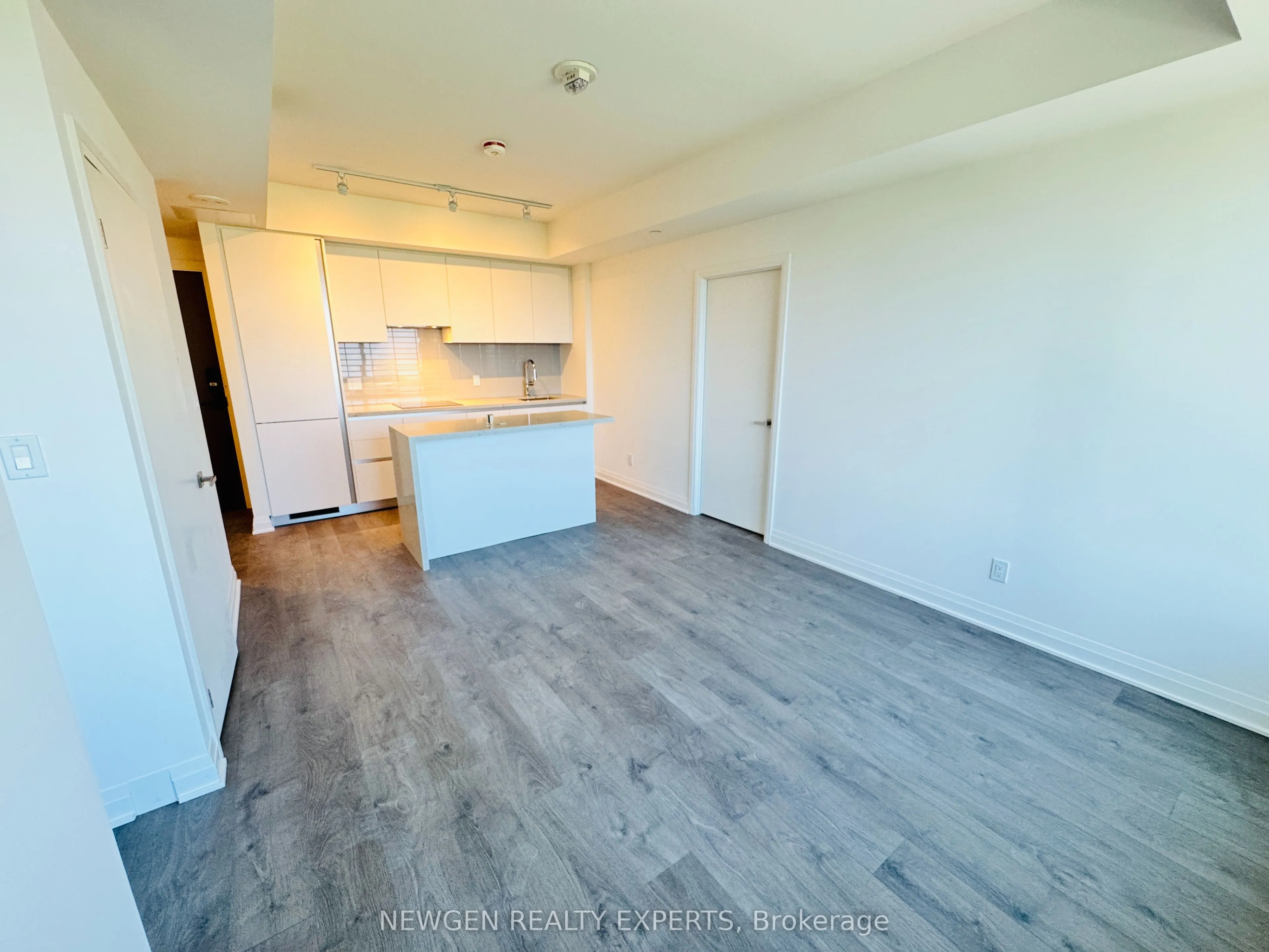 4015 The Exchange, #903