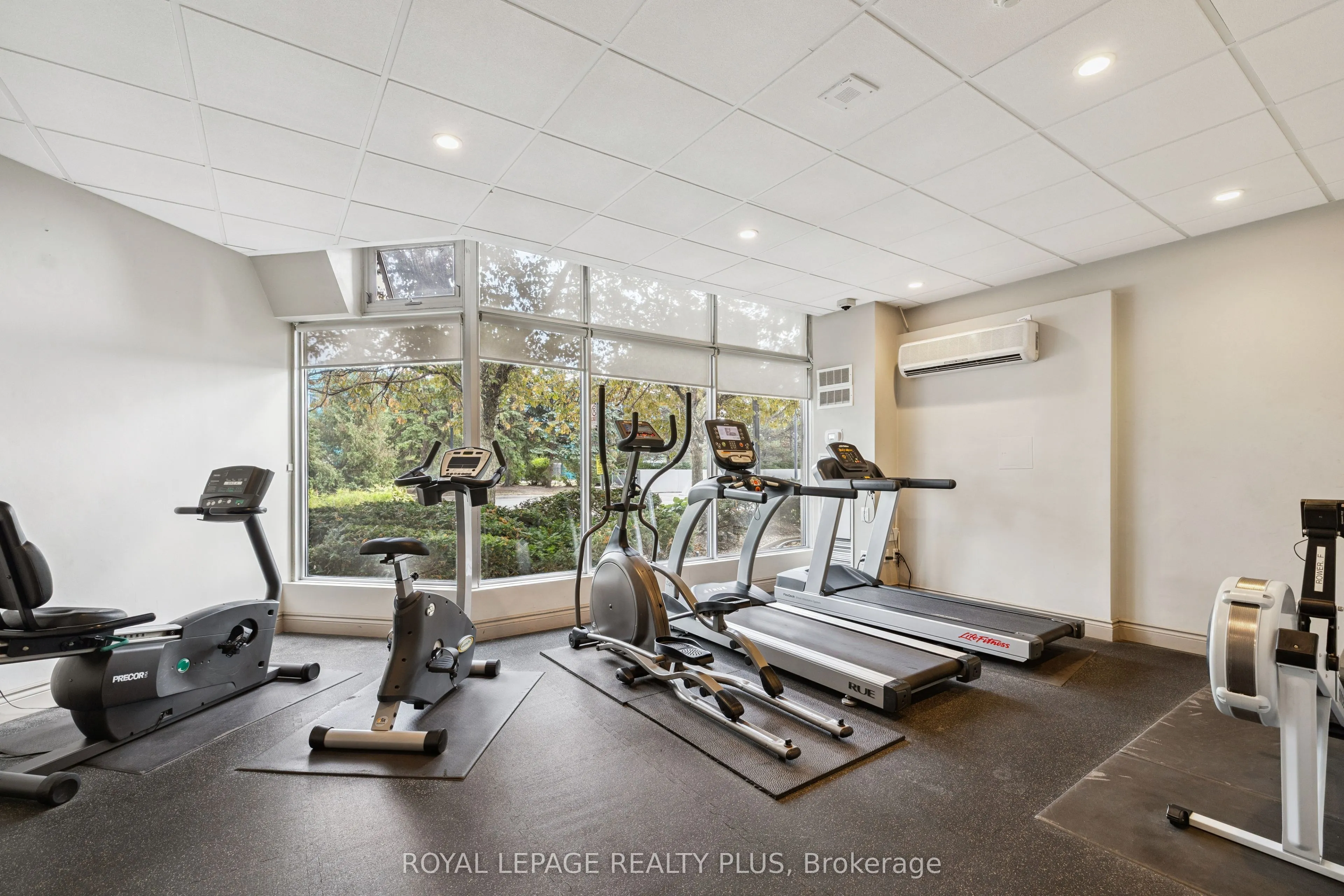 50 Kingsbridge Garden Circle, #712