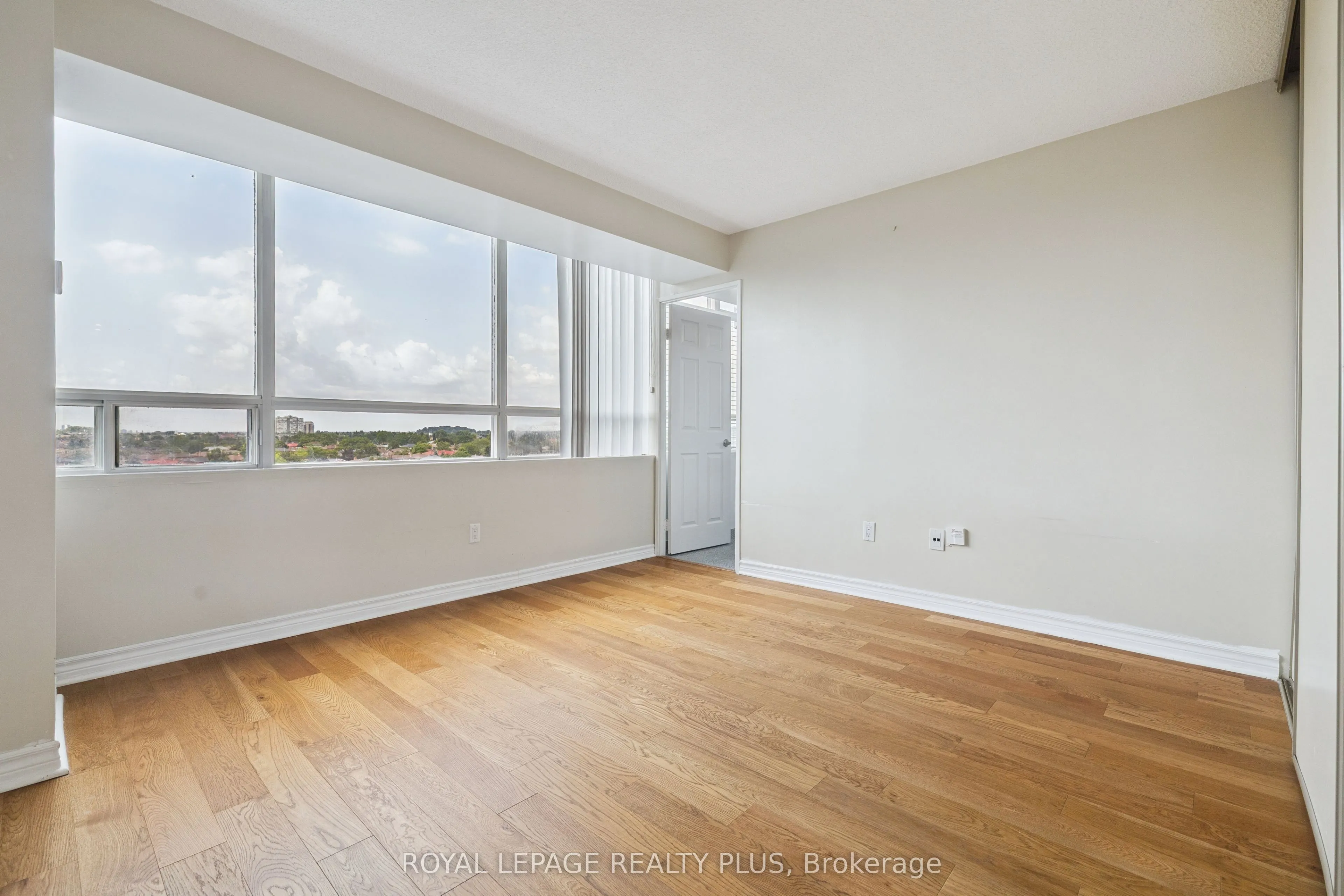 50 Kingsbridge Garden Circle, #712