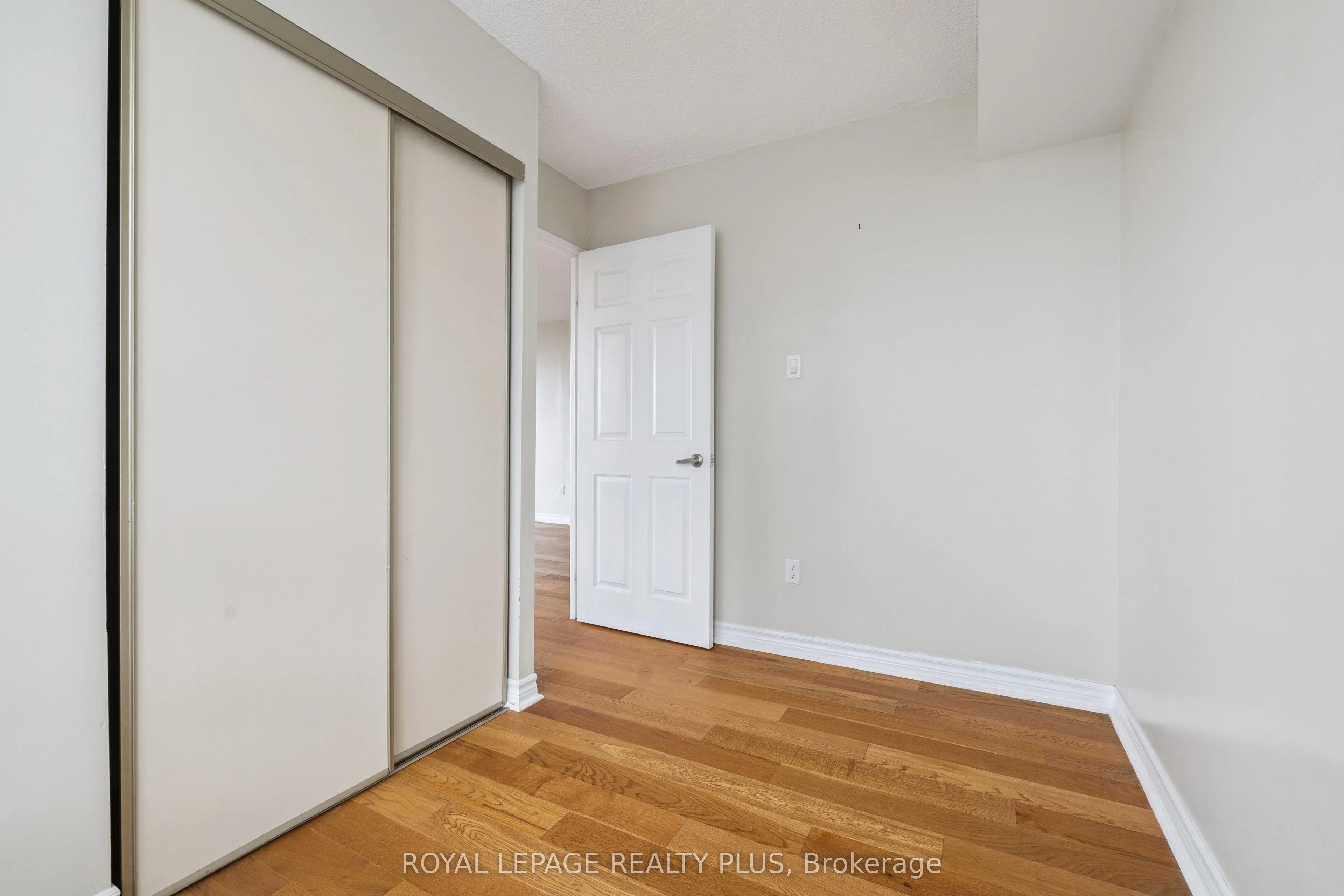 50 Kingsbridge Garden Circle, #712