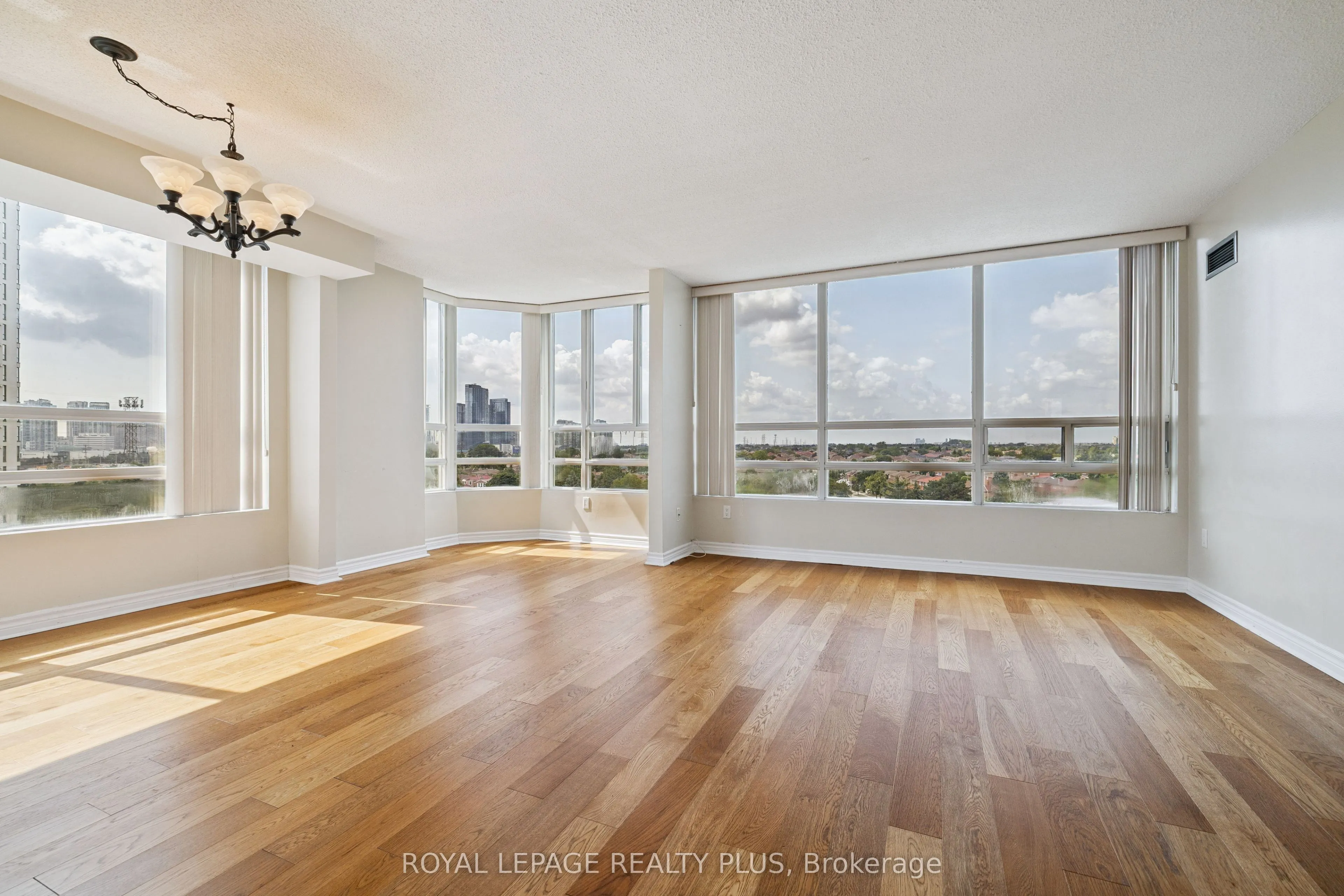 50 Kingsbridge Garden Circle, #712