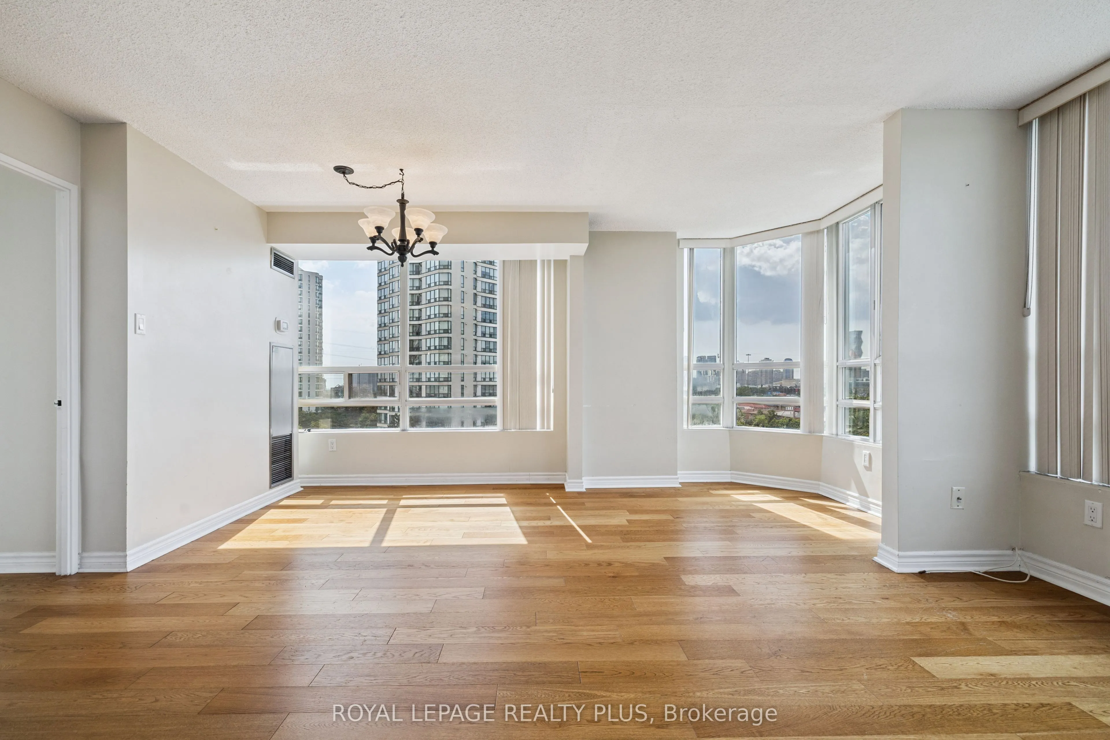 50 Kingsbridge Garden Circle, #712