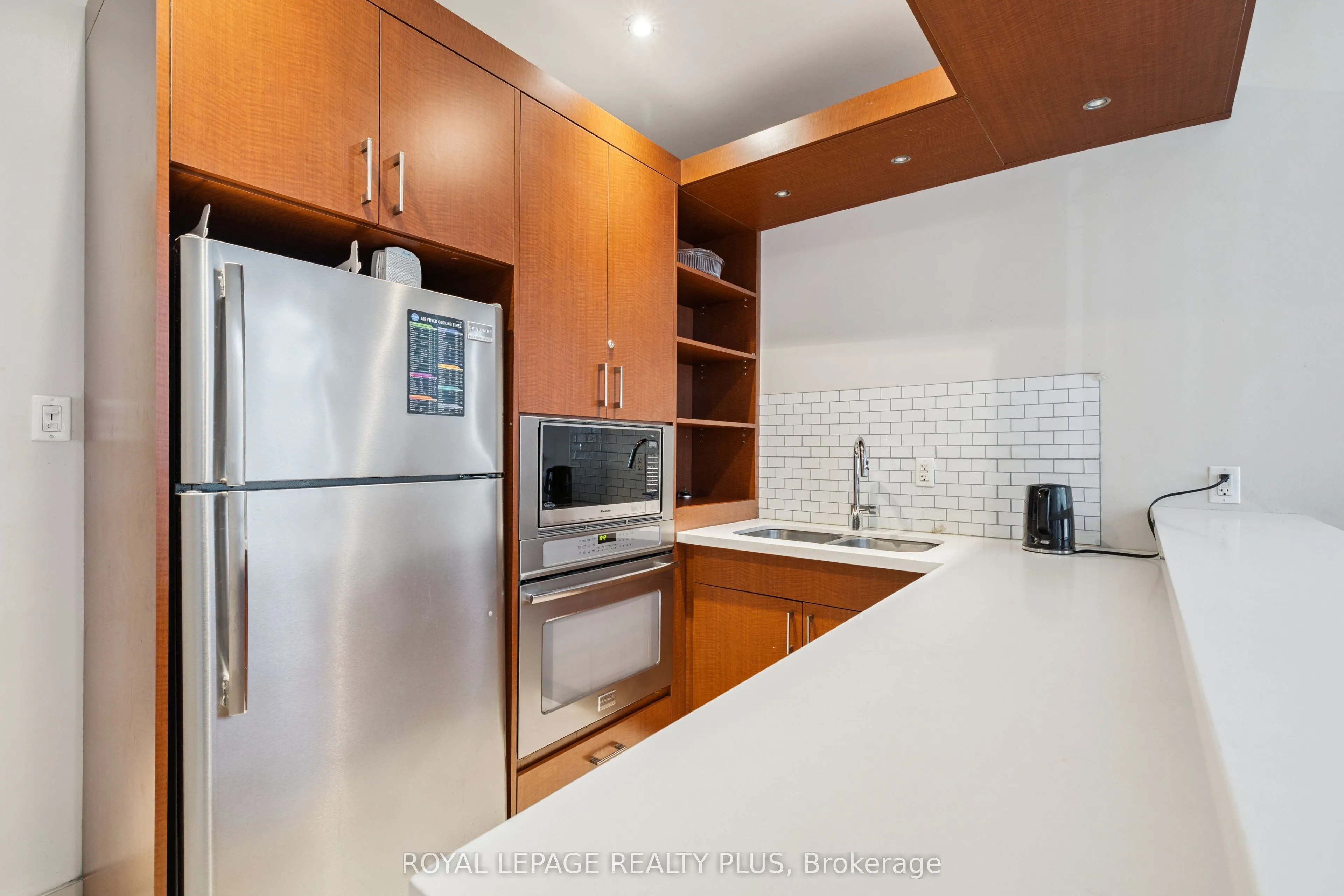 50 Kingsbridge Garden Circle, #712