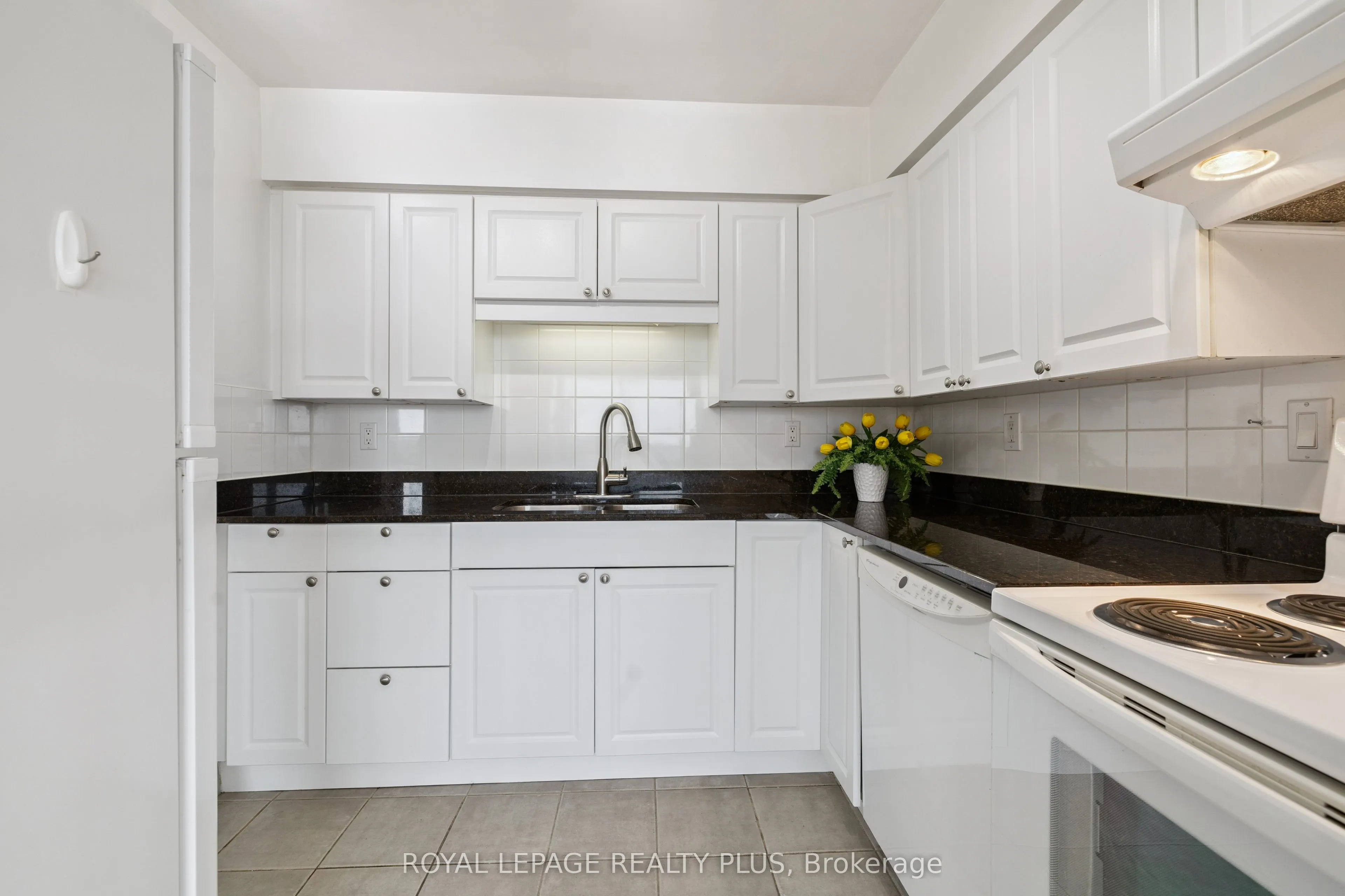 50 Kingsbridge Garden Circle, #712