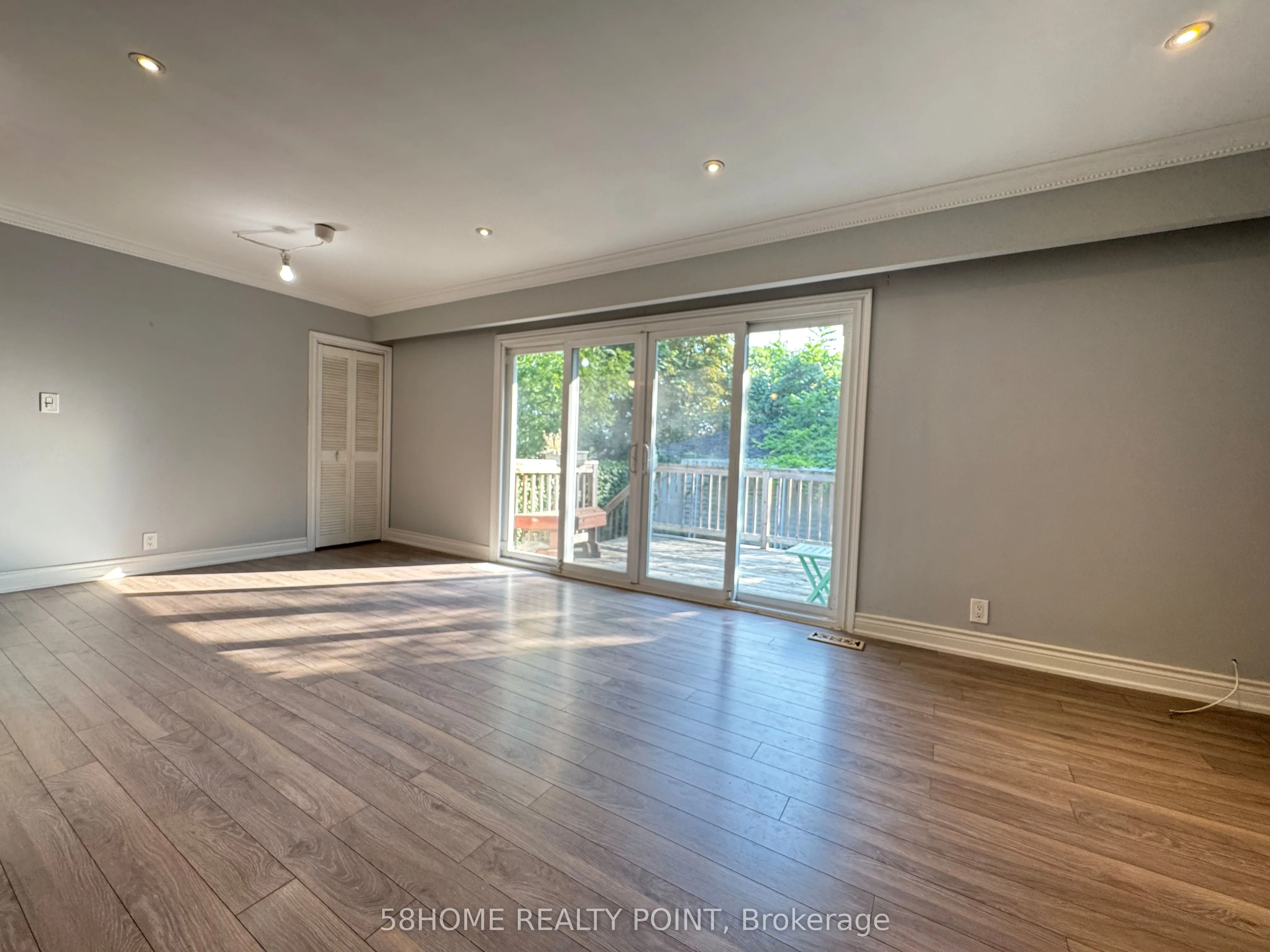 2047 Hindhead Road
