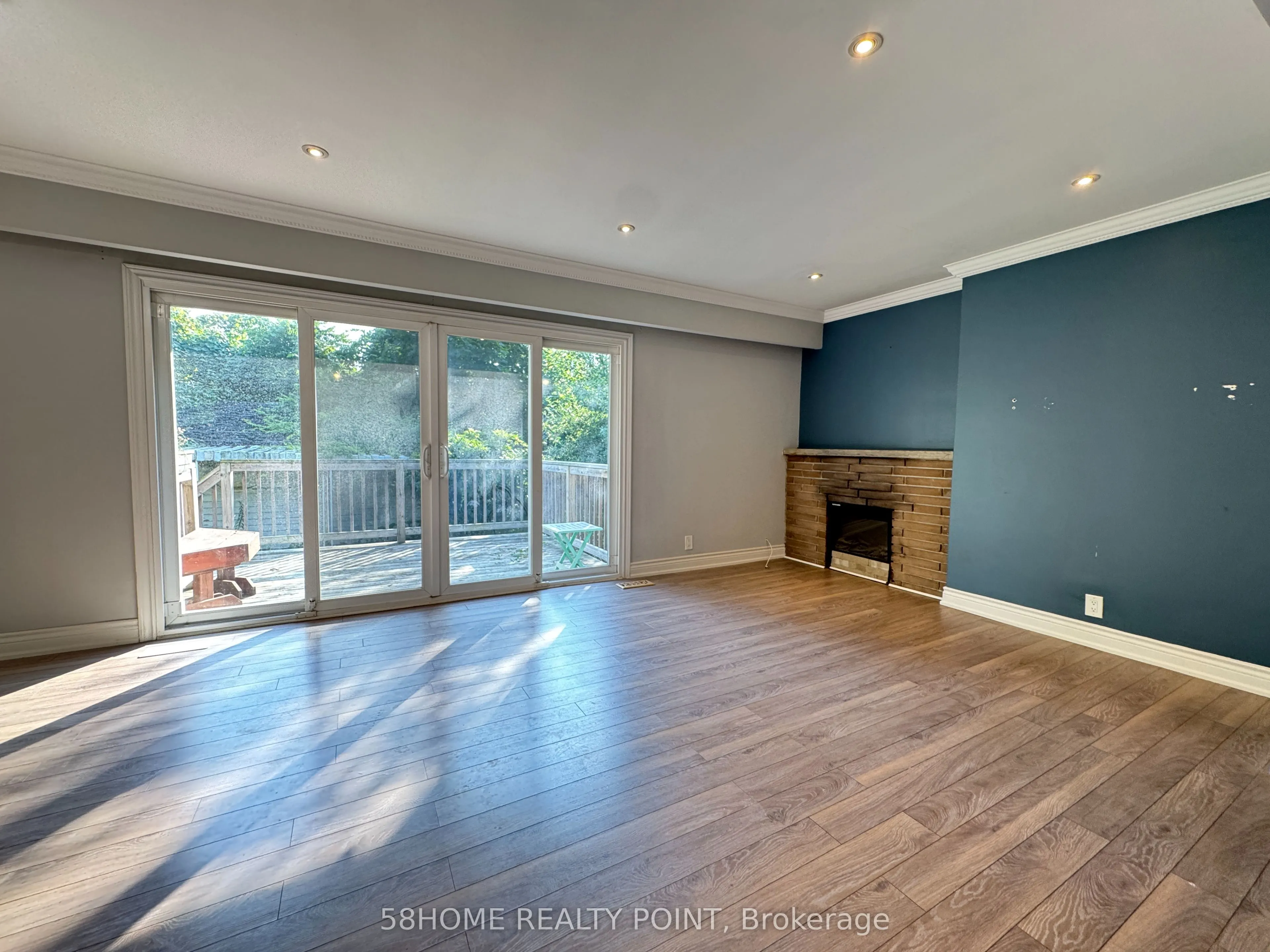 2047 Hindhead Road