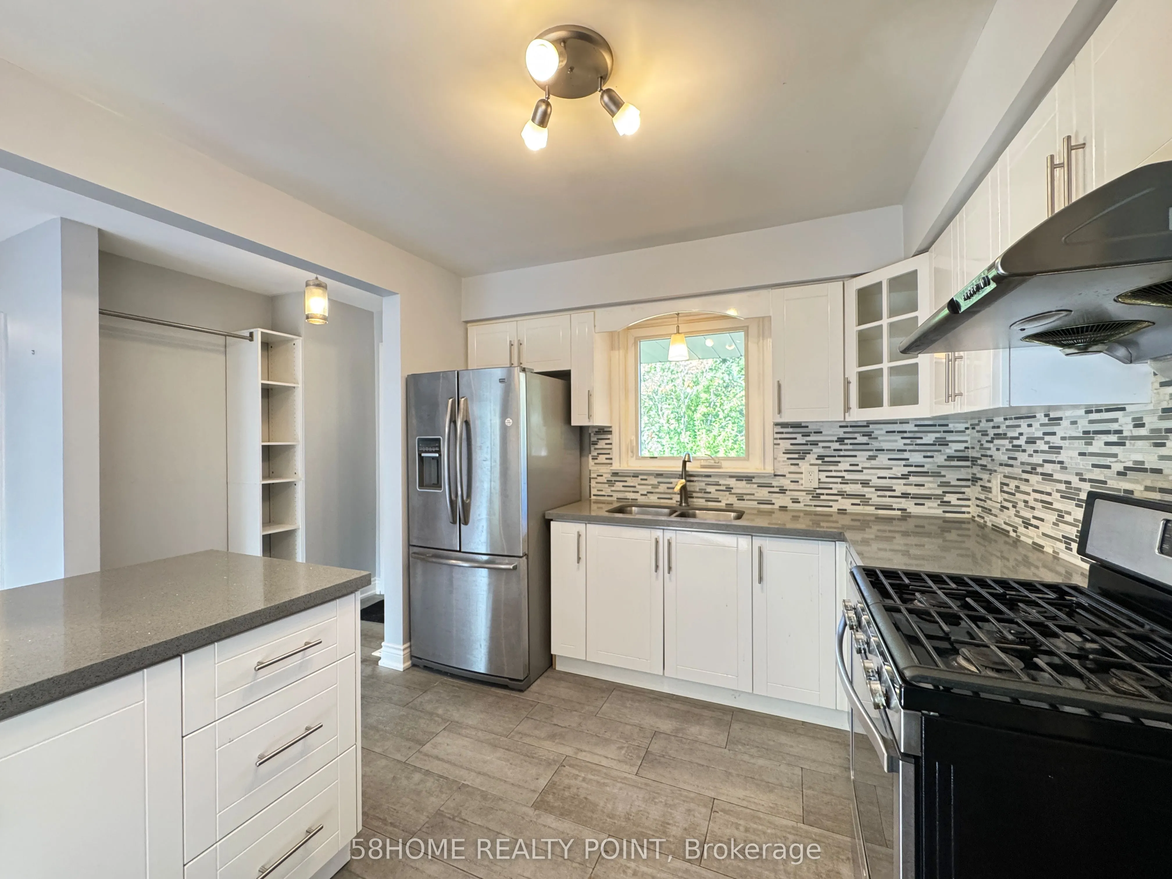 2047 Hindhead Road