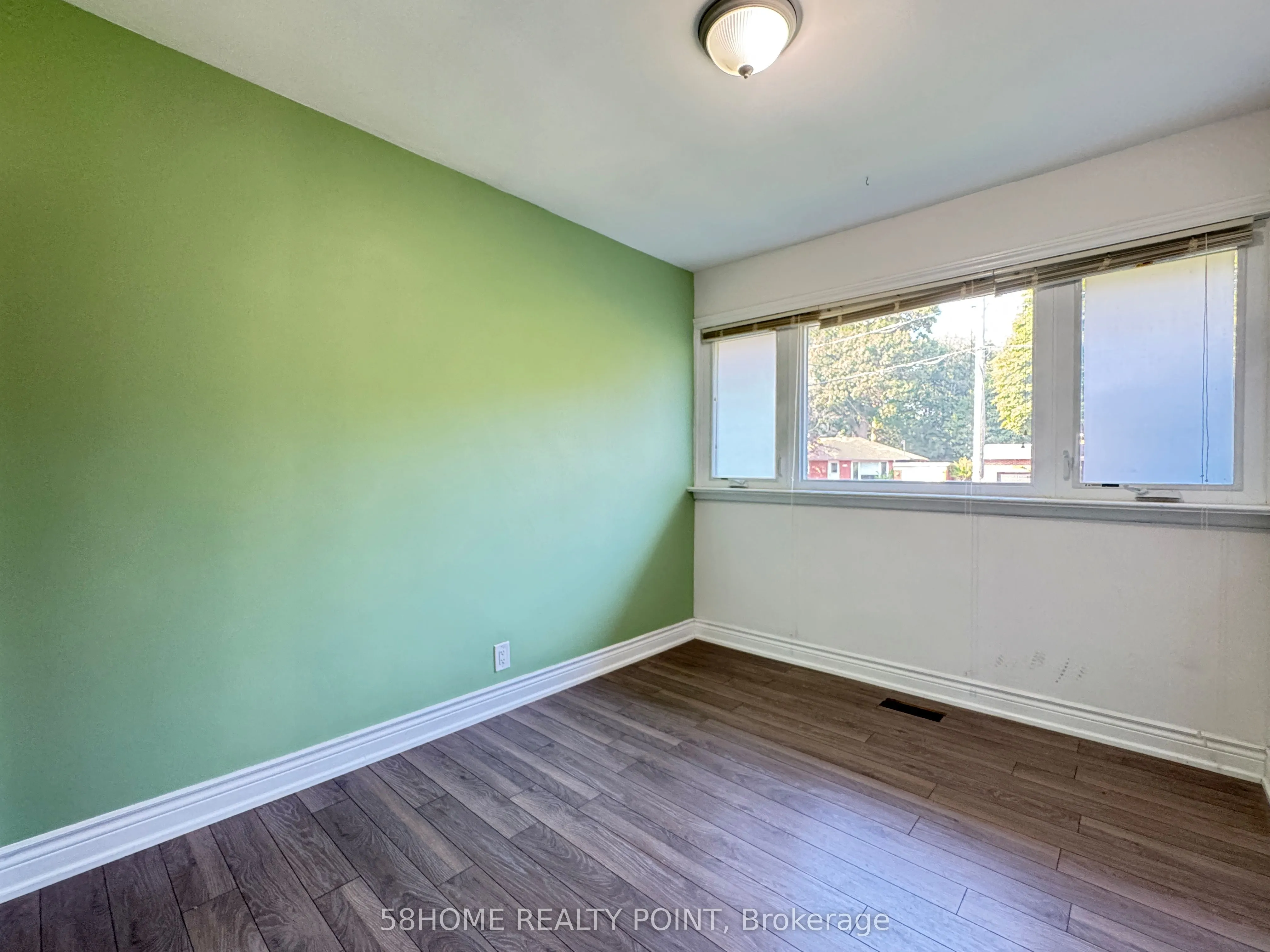 2047 Hindhead Road