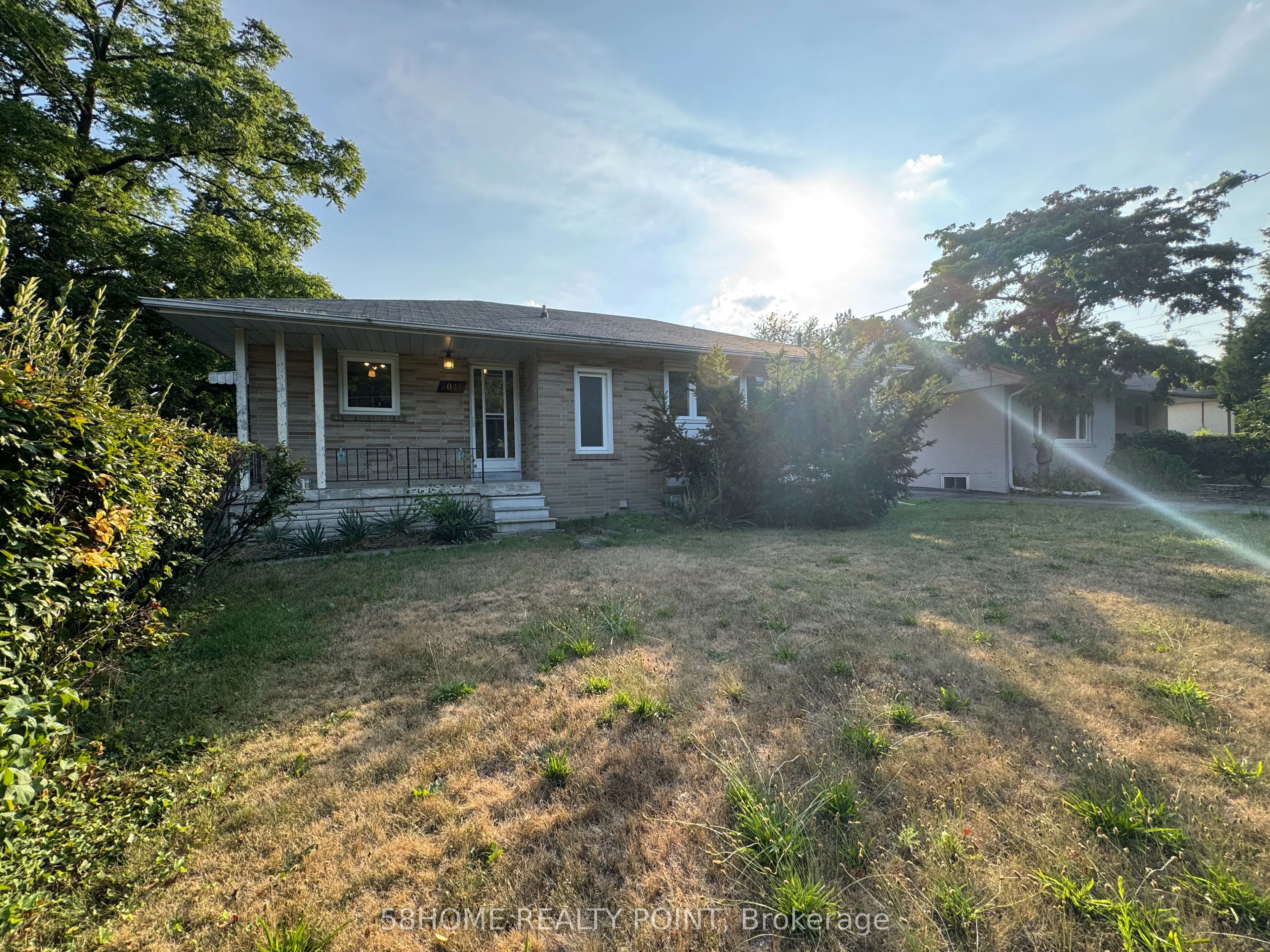 2047 Hindhead Road
