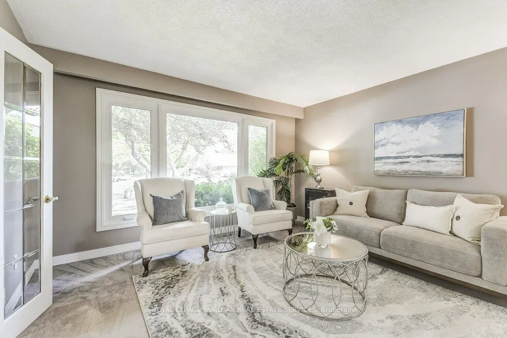 652 Auburn Crescent