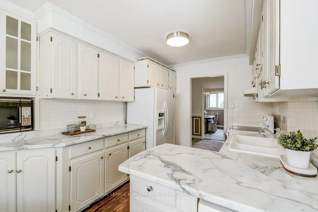 652 Auburn Crescent