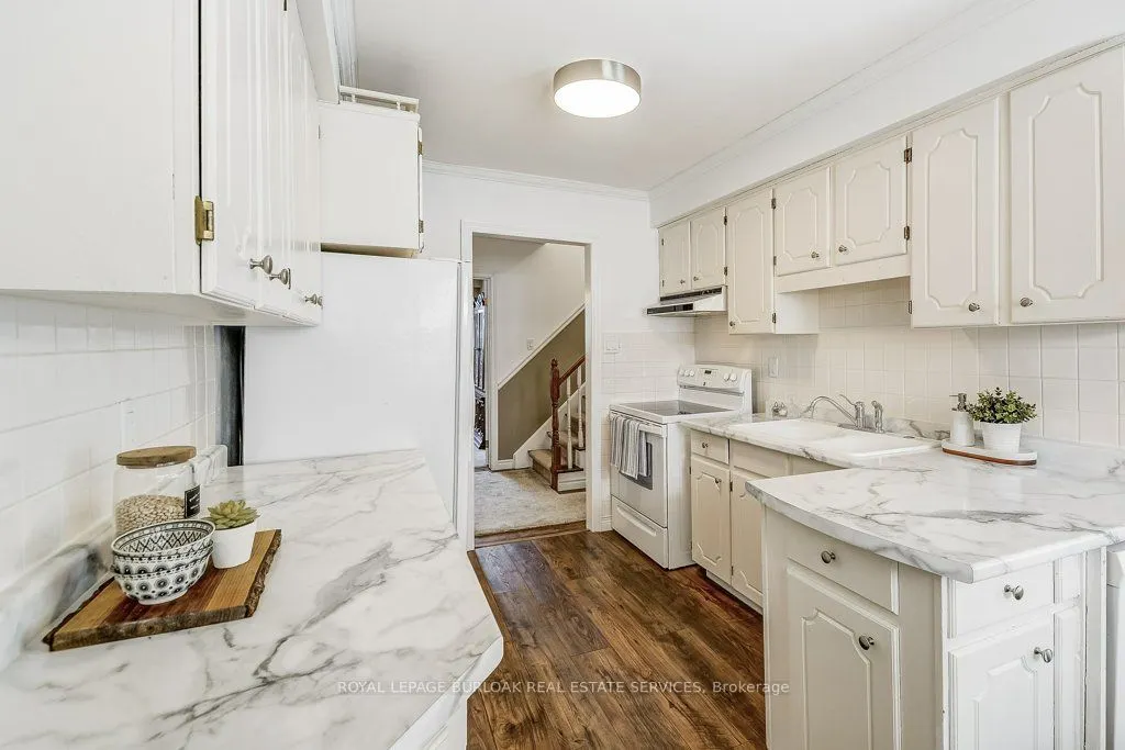 652 Auburn Crescent