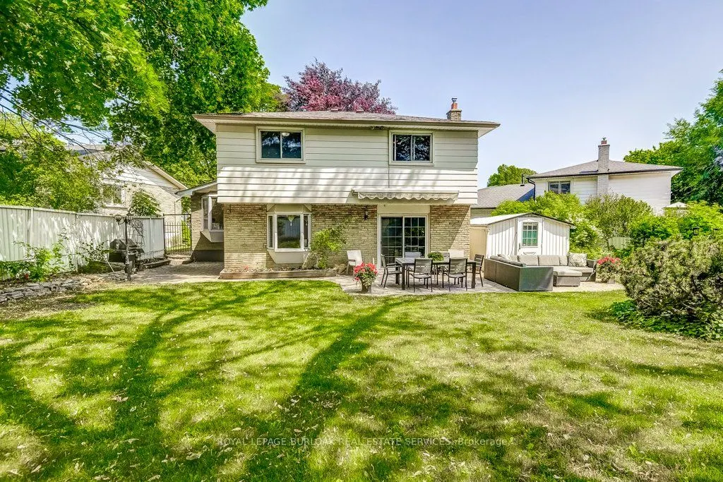 652 Auburn Crescent