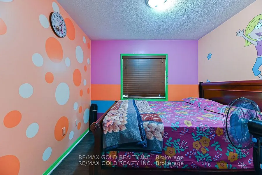 43 Giraffe Avenue