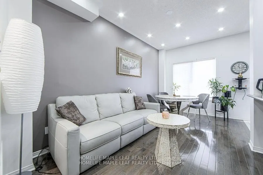 24 Gulfbrook Circle