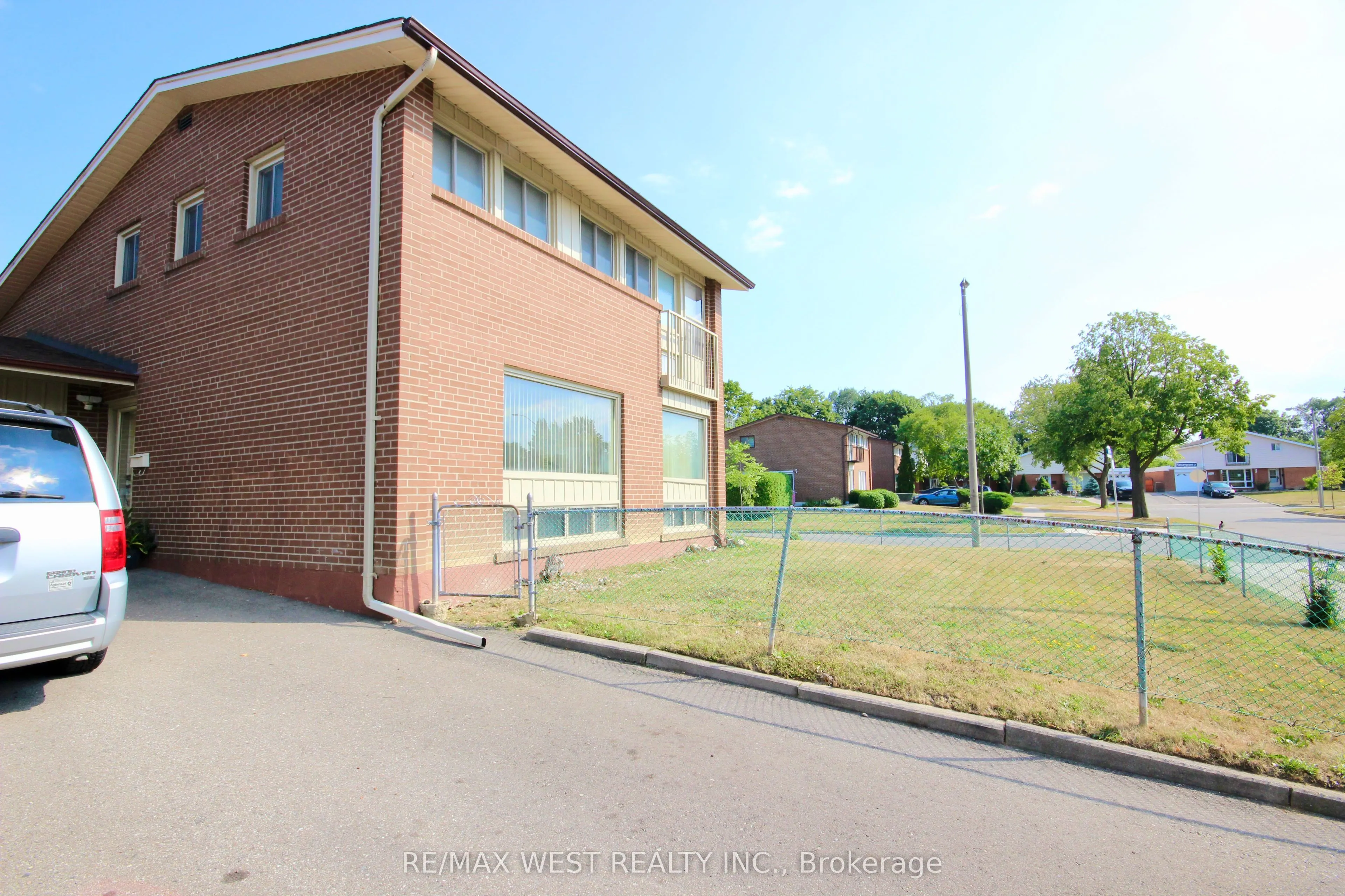 84 Orpington Crescent