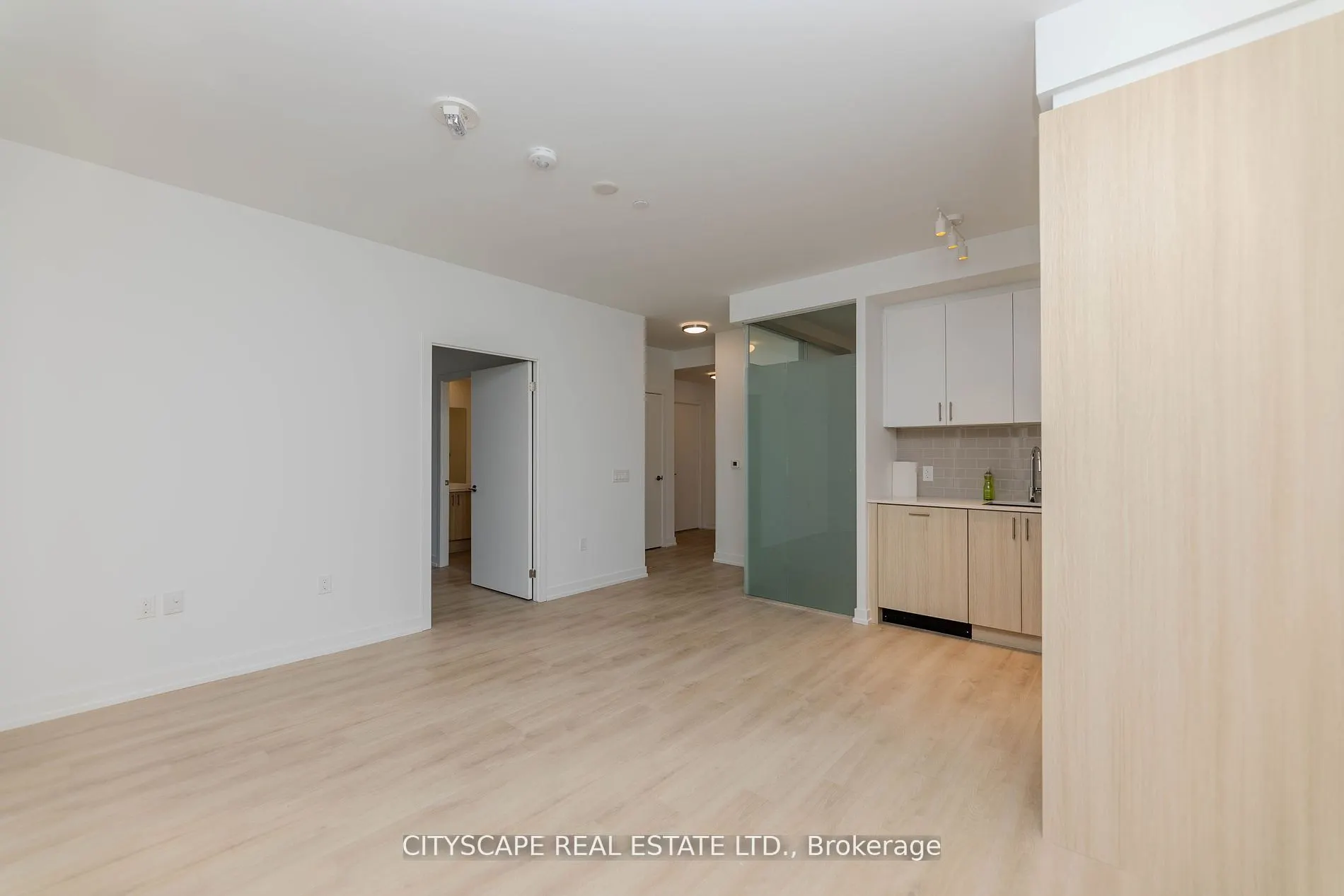 1195 The Queensway Way, #1006