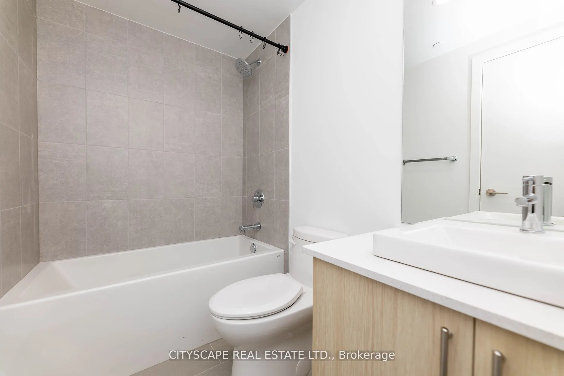 1195 The Queensway Way, #1006
