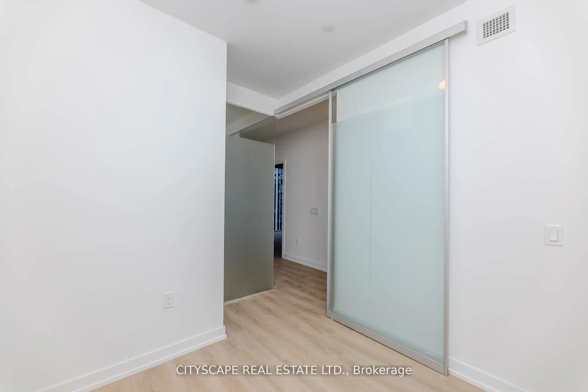 1195 The Queensway Way, #1006